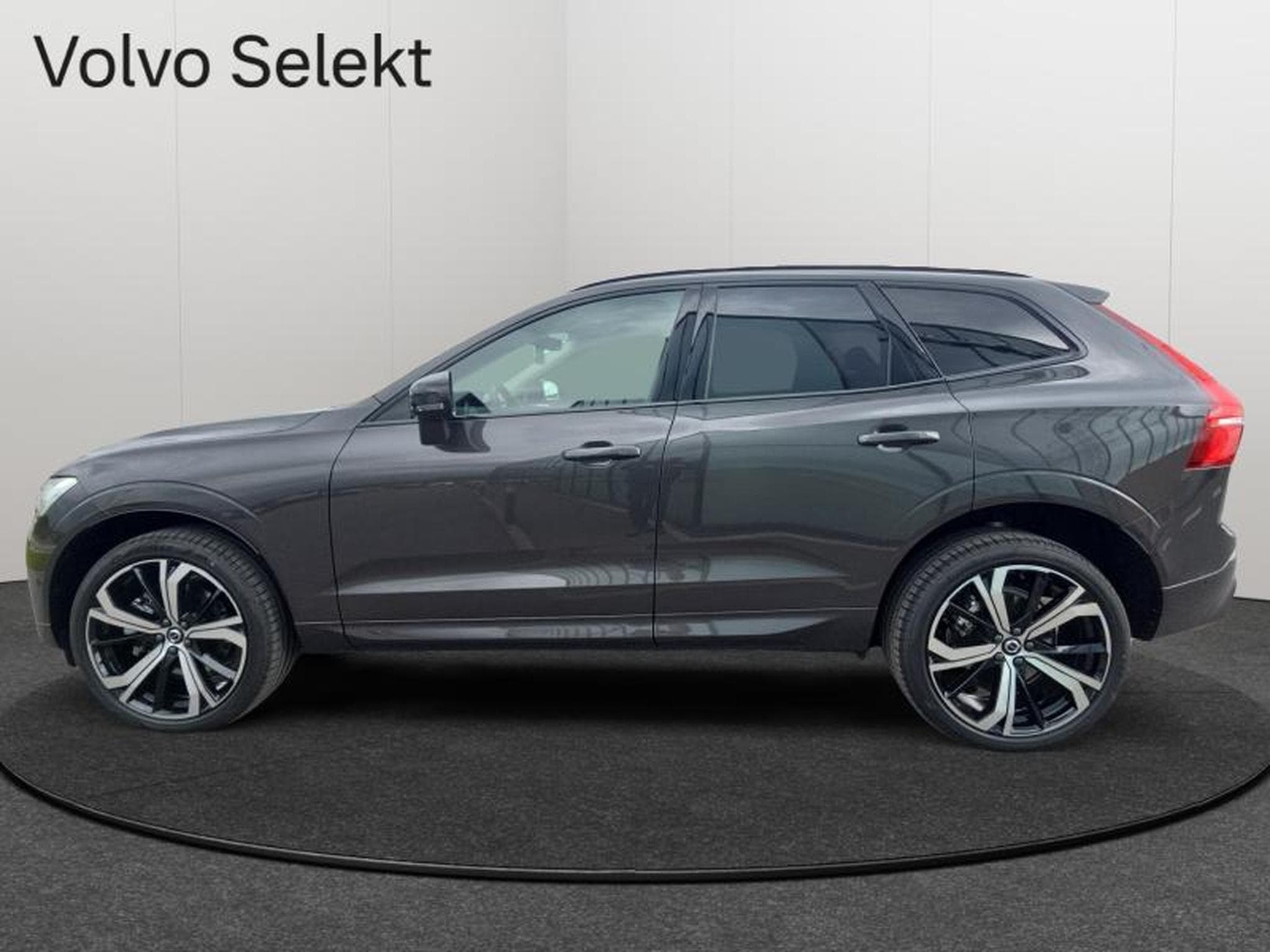 Volvo XC60 B5 AWD Ultra Dark / Essence (2025) - Photo 5