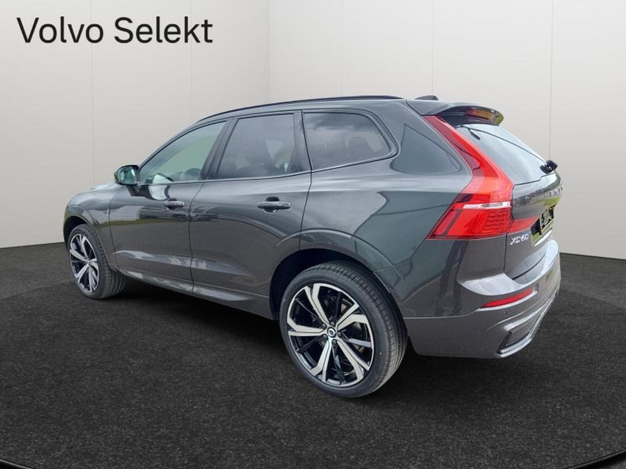 Volvo XC60 B5 AWD Ultra Dark / Essence (2025) - Photo 8