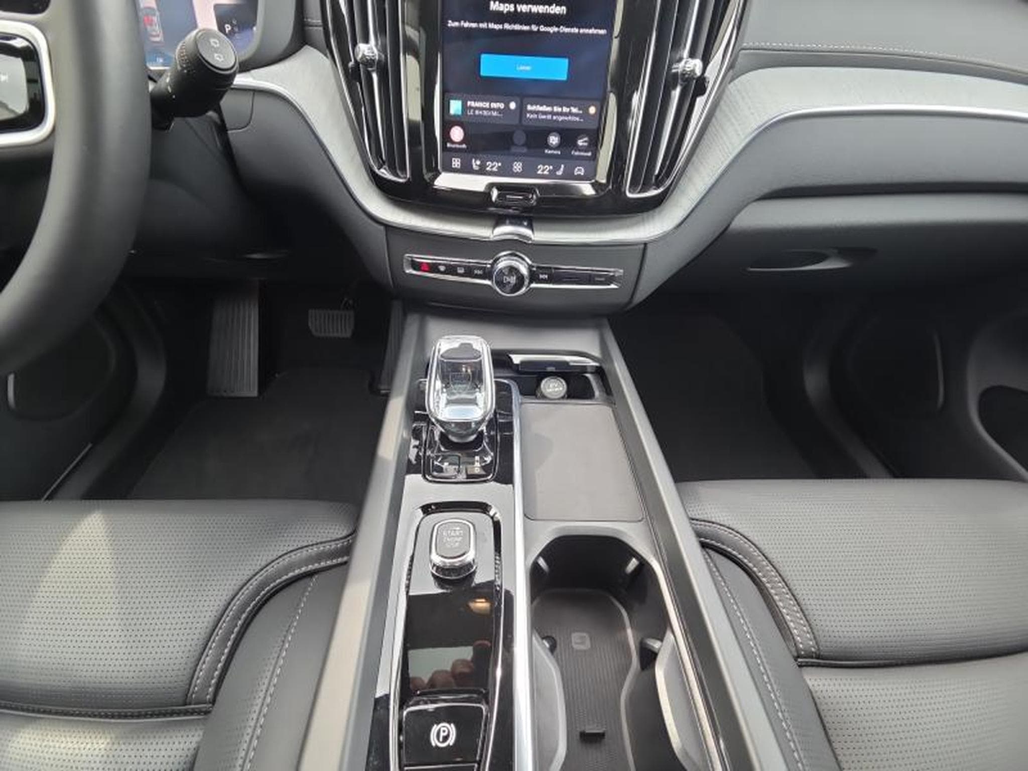 Volvo XC60 B5 AWD Ultra Dark / Essence (2025) - Photo 10