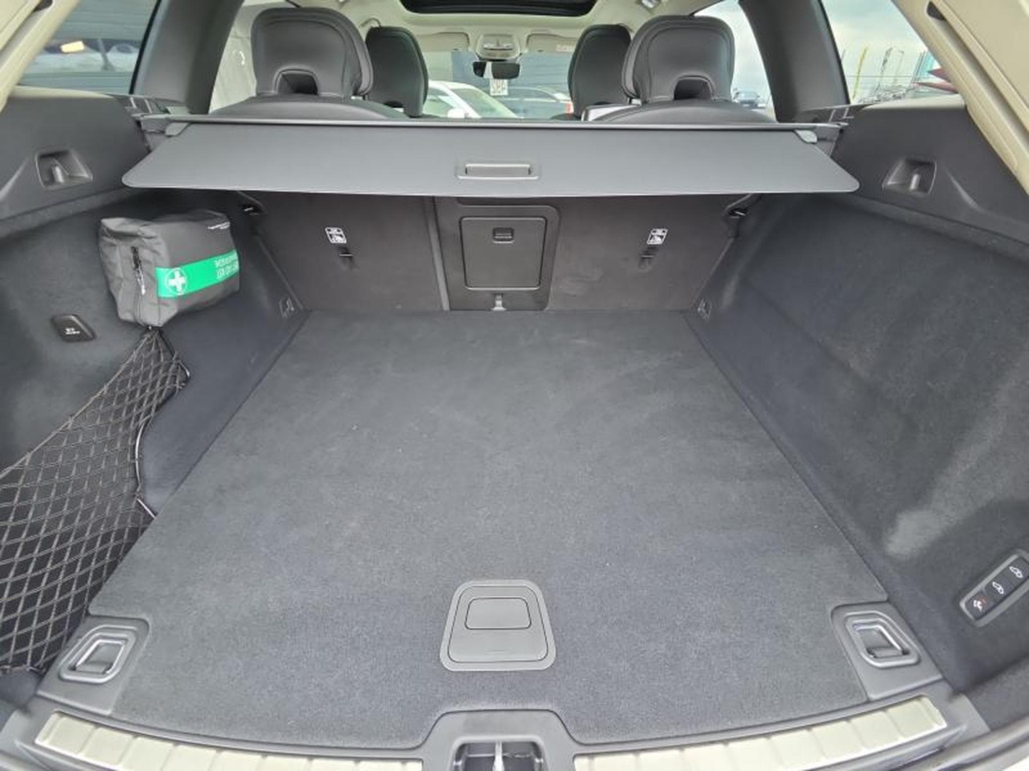 Volvo XC60 B5 AWD Ultra Dark / Essence (2025) - Photo 16