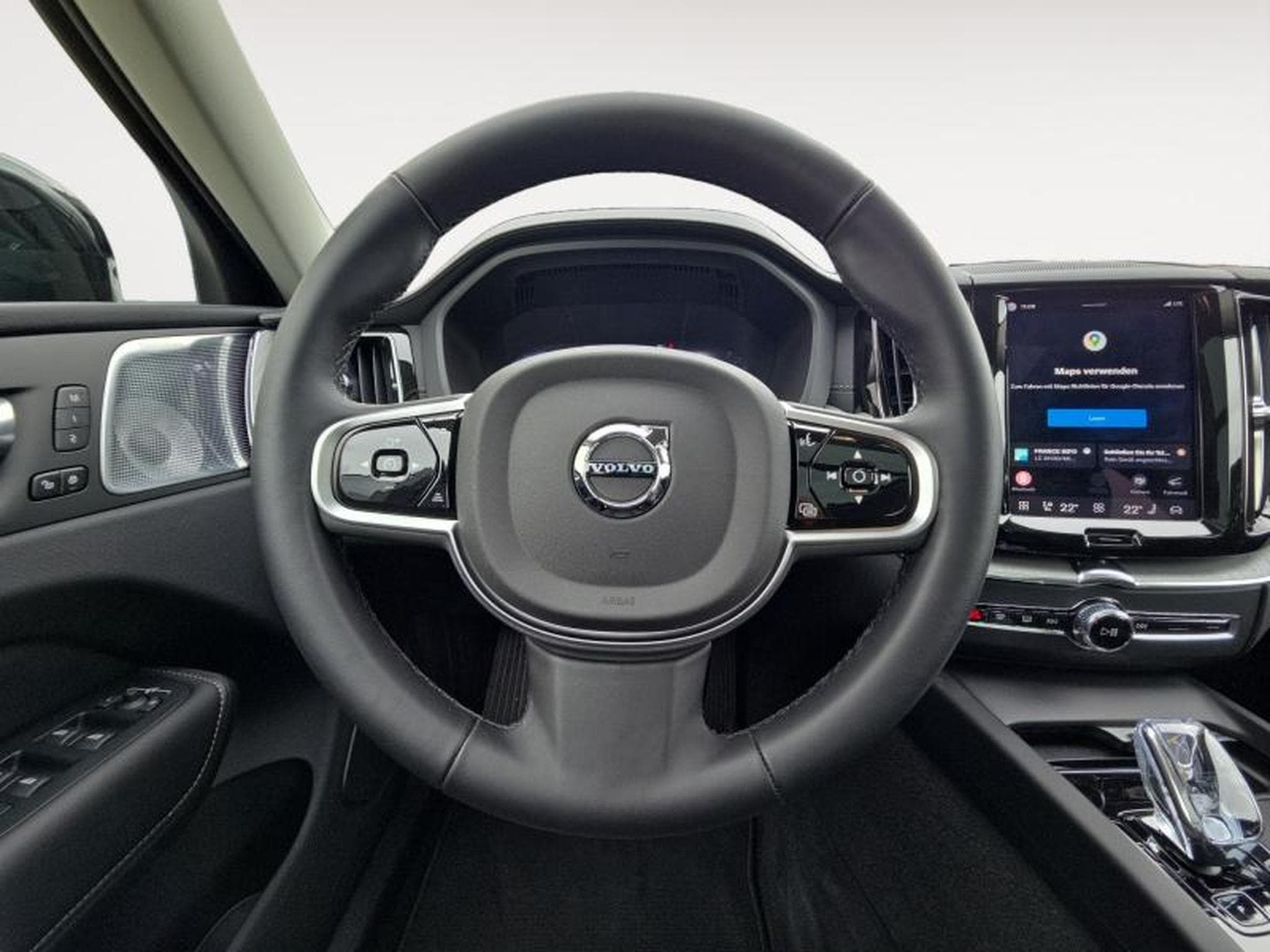 Volvo XC60 B5 AWD Ultra Dark / Essence (2025) - Photo 17