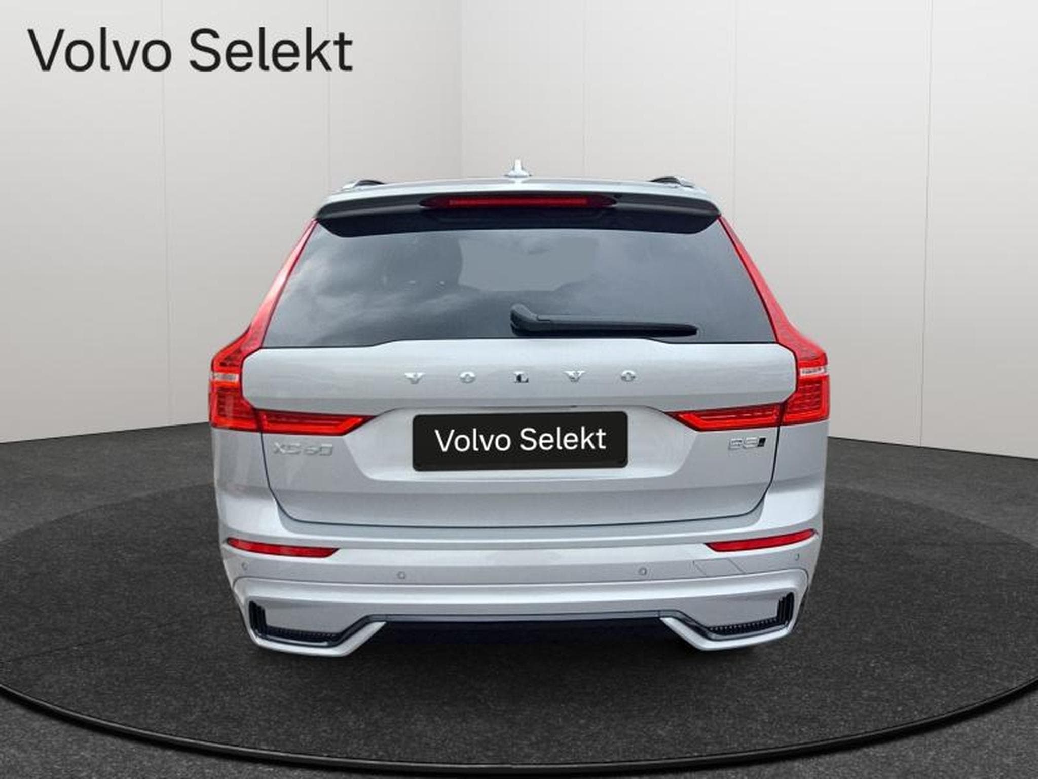 Volvo XC60 B5 AWD Ultra Dark / Essence (2025) - Photo 7