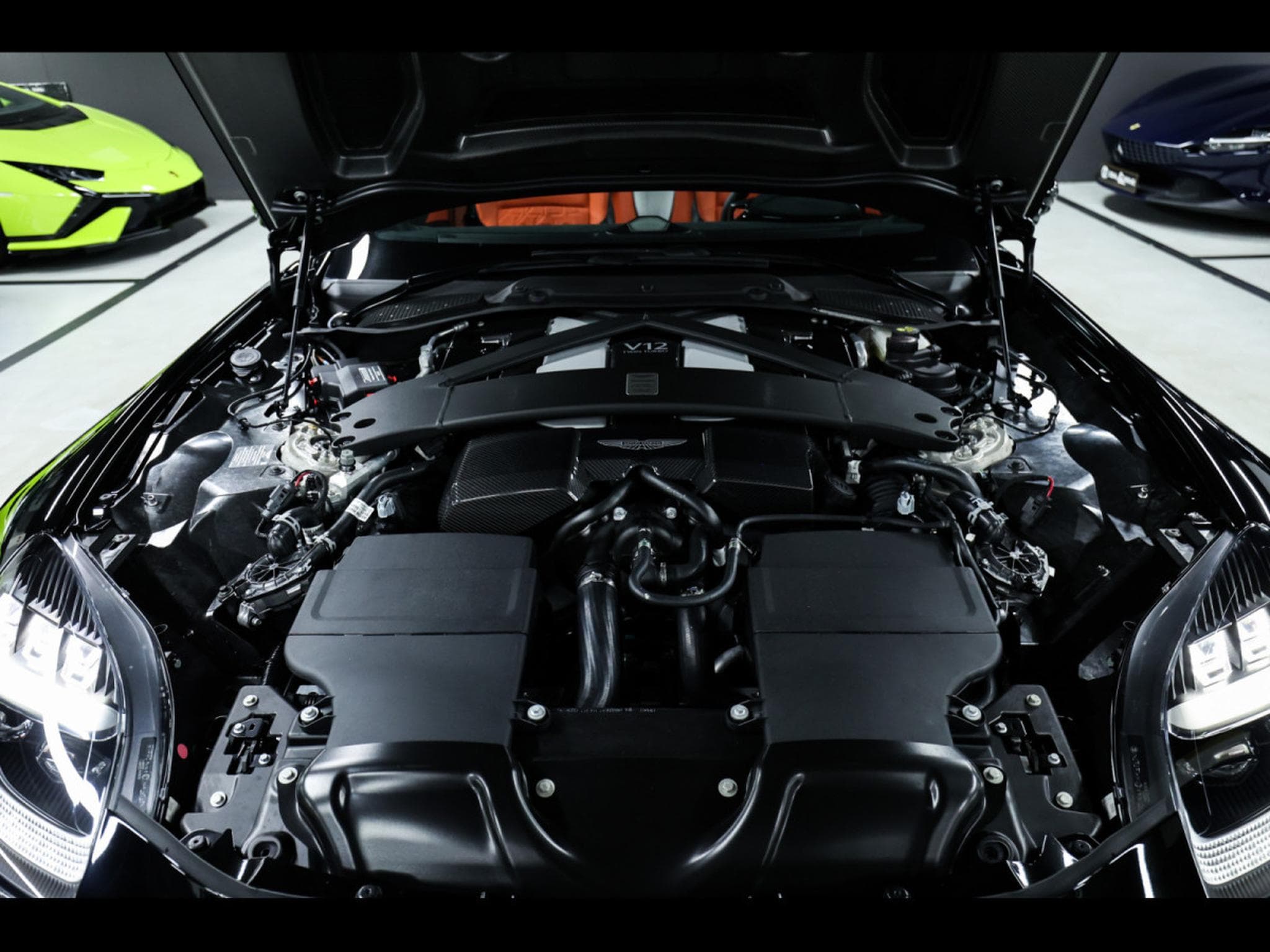 Aston-Martin Vanquish III VOLANTE V12 BI-TURBO 5.2°XPEL STEALTH (2025) - Photo 19