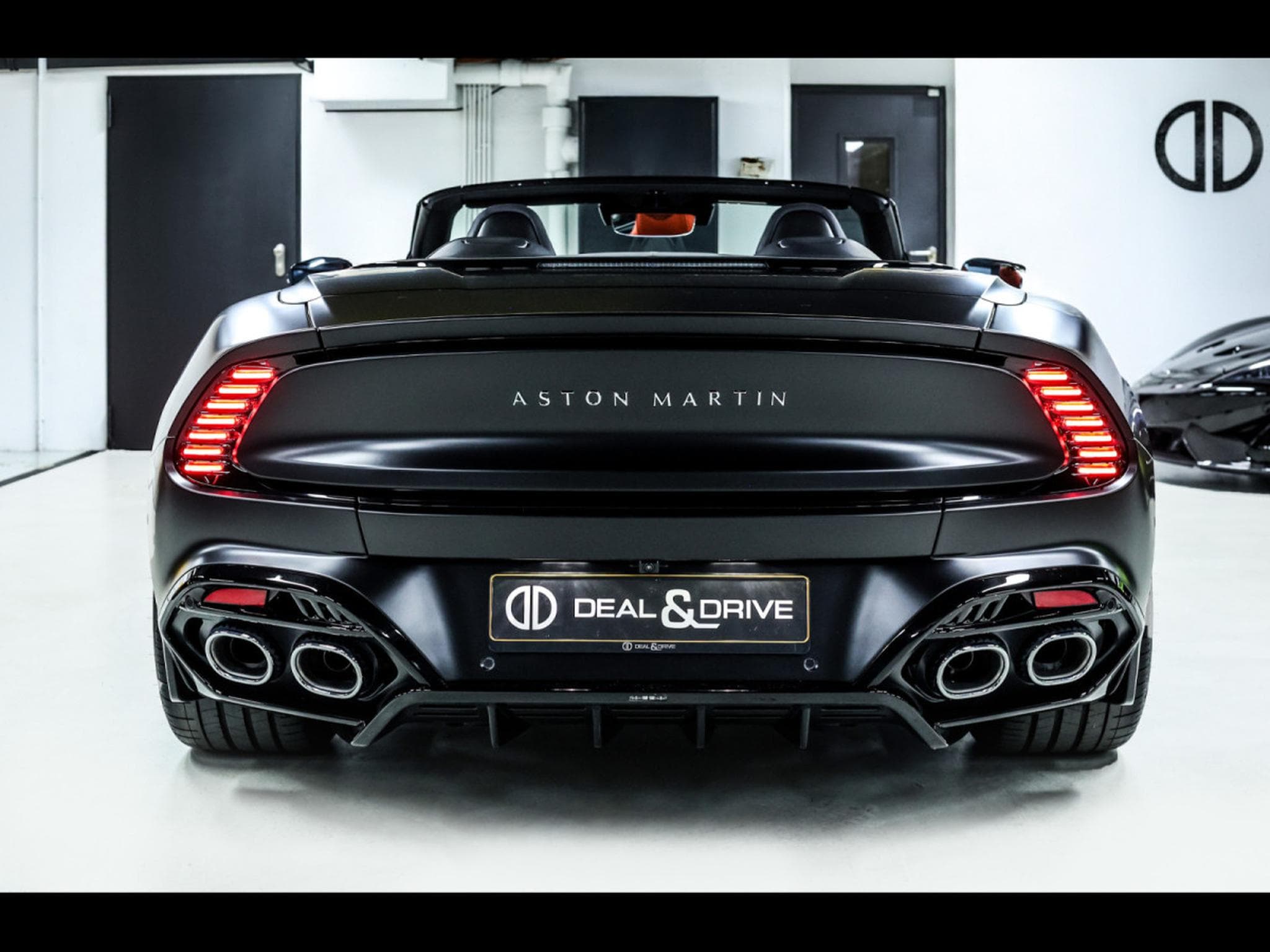 Aston-Martin Vanquish III VOLANTE V12 BI-TURBO 5.2°XPEL STEALTH (2025) - Photo 4