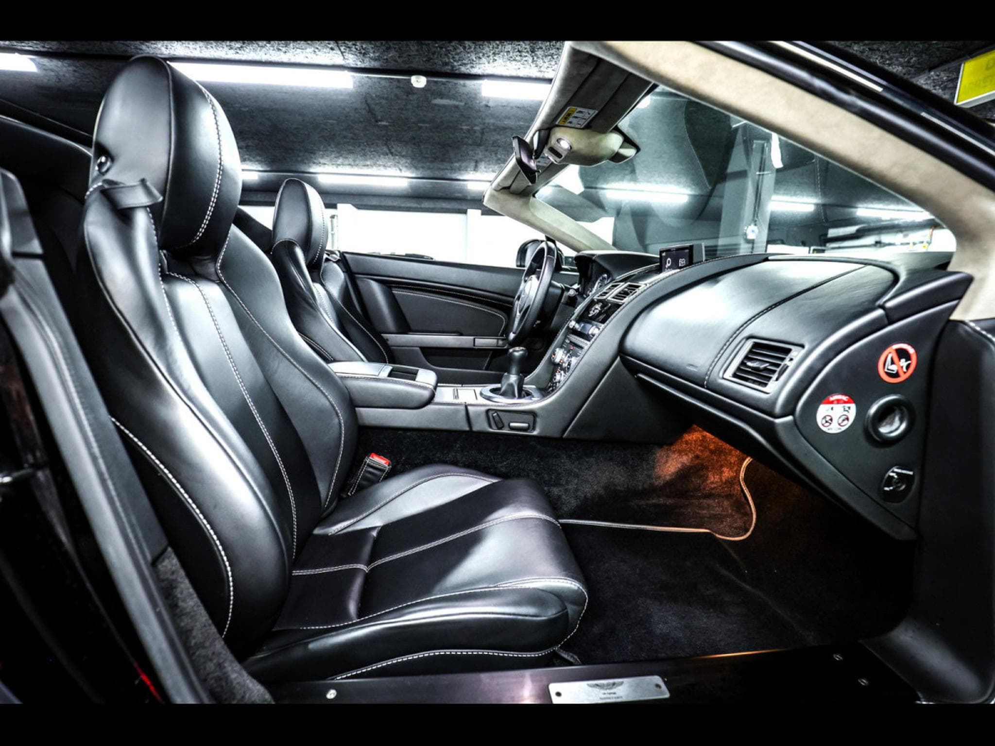 Aston-Martin V8 Vantage V8 ROADSTER 4.7 436 MANUAL 6 (2014) - Photo 14