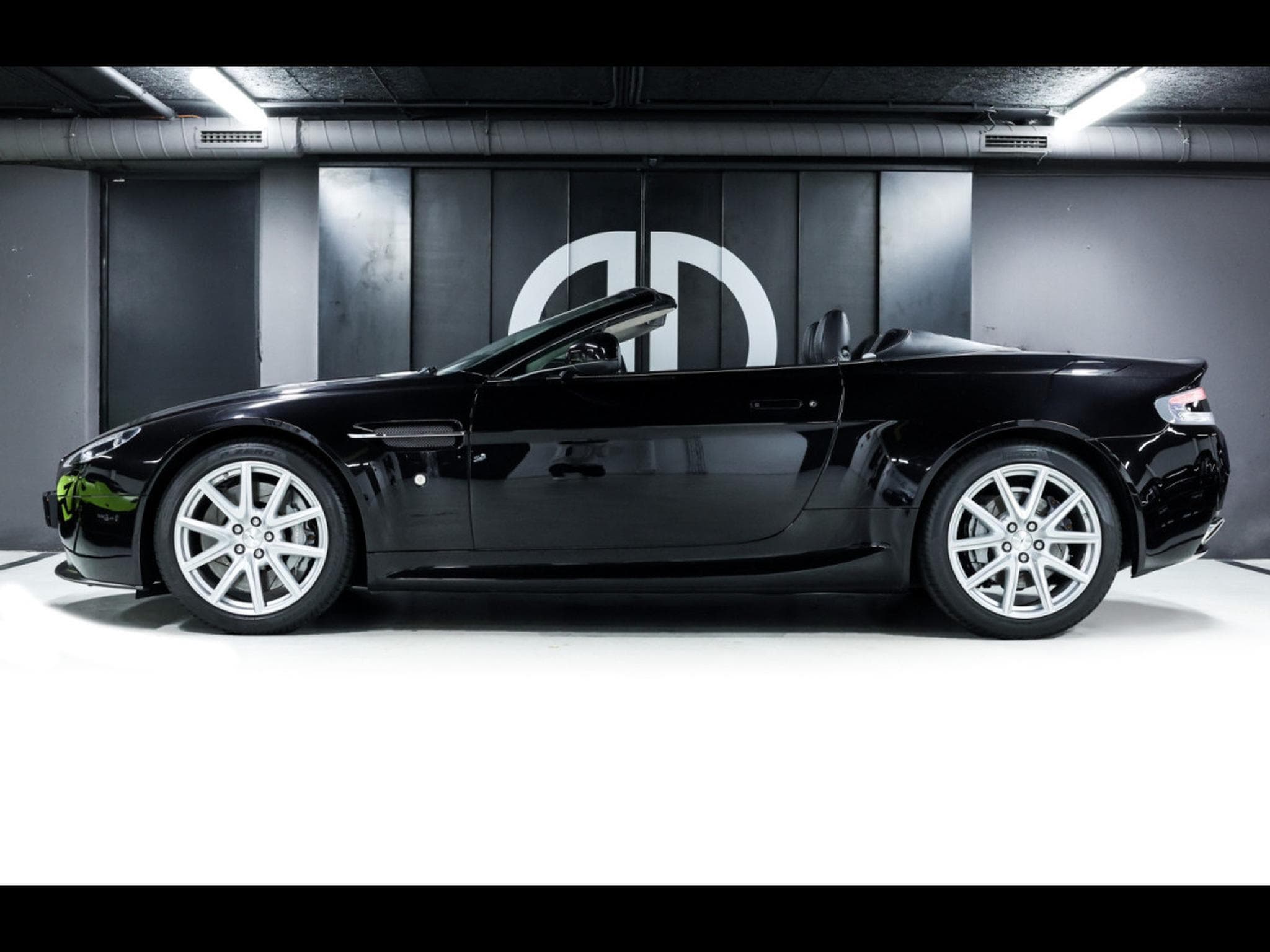 Aston-Martin V8 Vantage V8 ROADSTER 4.7 436 MANUAL 6 (2014) - Photo 2