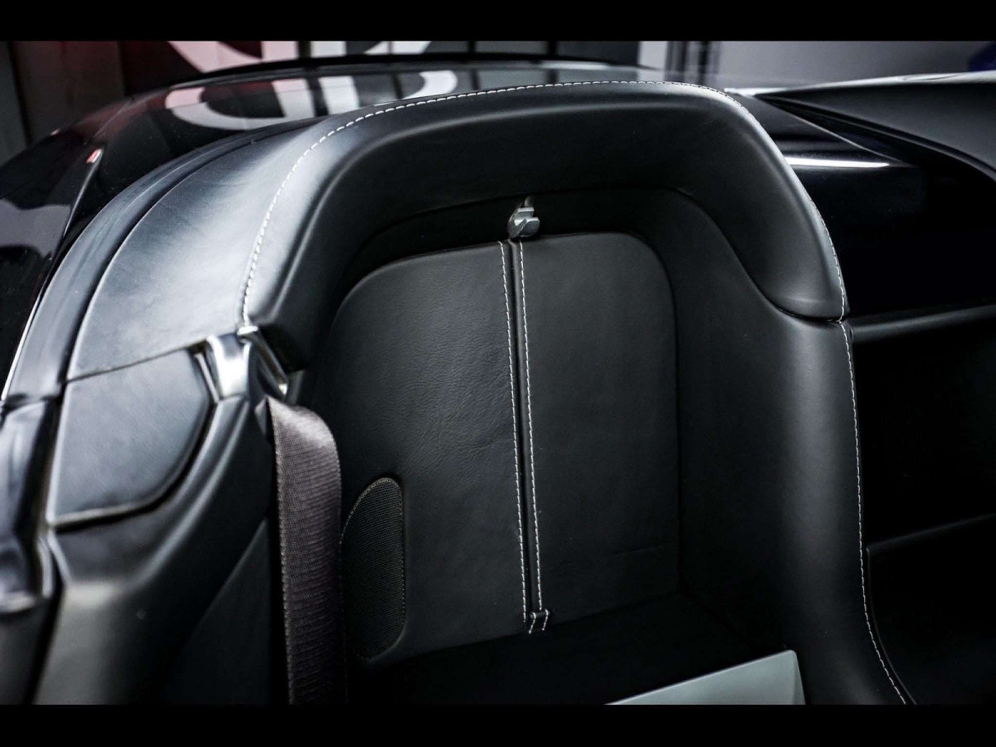 Aston-Martin V8 Vantage V8 ROADSTER 4.7 436 MANUAL 6 (2014) - Photo 20