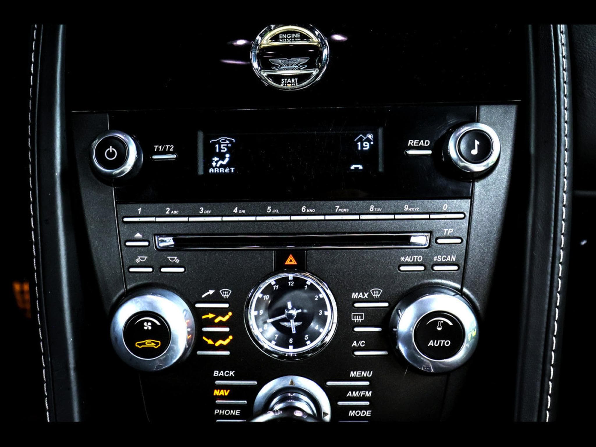 Aston-Martin V8 Vantage V8 ROADSTER 4.7 436 MANUAL 6 (2014) - Photo 22