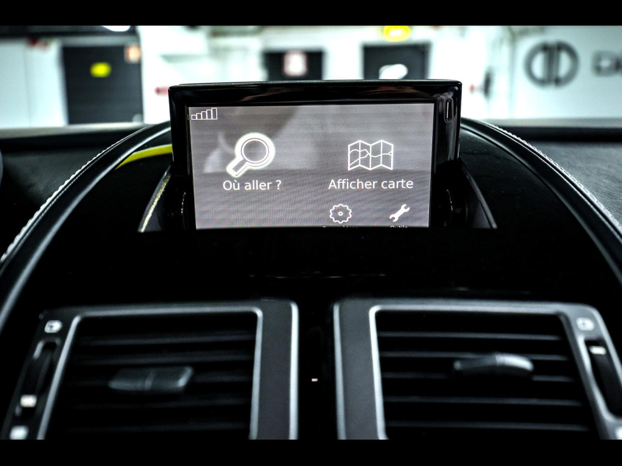 Aston-Martin V8 Vantage V8 ROADSTER 4.7 436 MANUAL 6 (2014) - Photo 23