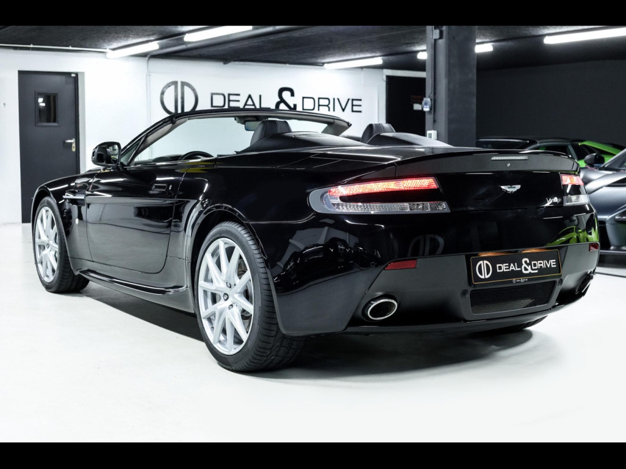Aston-Martin V8 Vantage V8 ROADSTER 4.7 436 MANUAL 6 (2014) - Photo 3