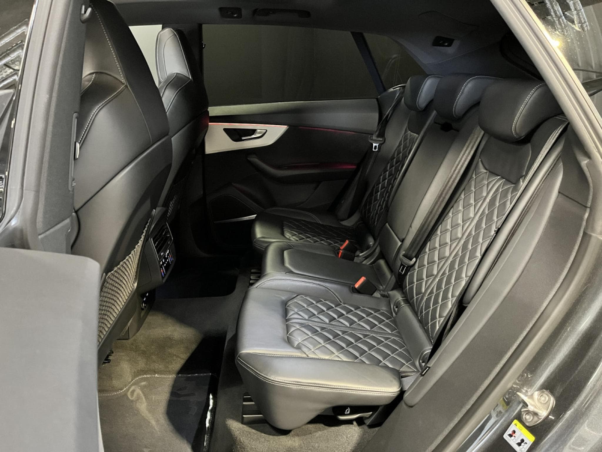 Audi SQ8 4.0 TDI Quattro/Matrix PANO/B&O/23/360°/HUD/AHK/ADAPTATIVE C (2021) - Photo 10