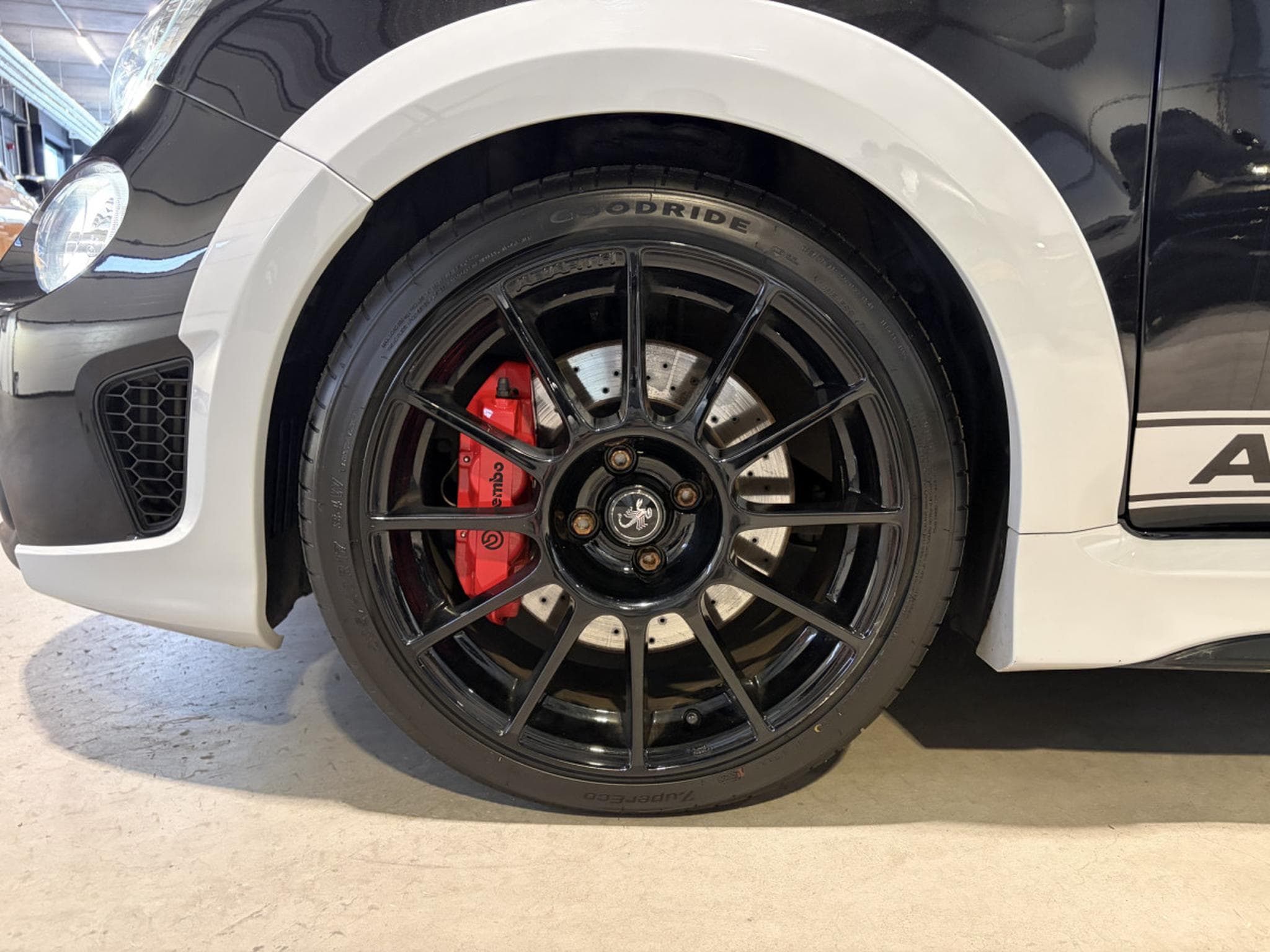 Abarth 695 695 70TH ANNIVERSARY /CARBON/ KONI/ BREMBO/ RECORD MONZAAPPL (2021) - Photo 18
