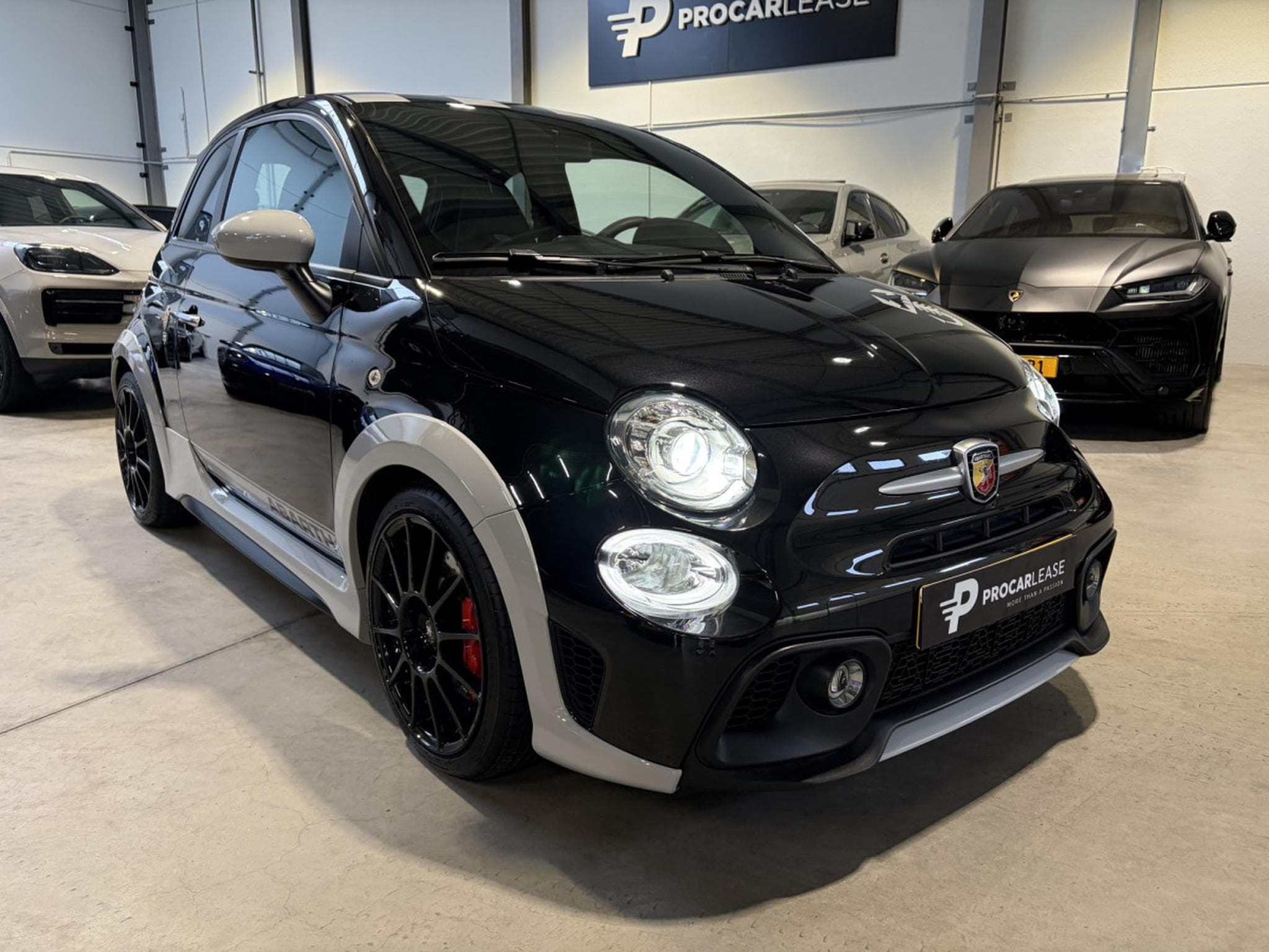 Abarth 695 695 70TH ANNIVERSARY /CARBON/ KONI/ BREMBO/ RECORD MONZAAPPL (2021) - Photo 3