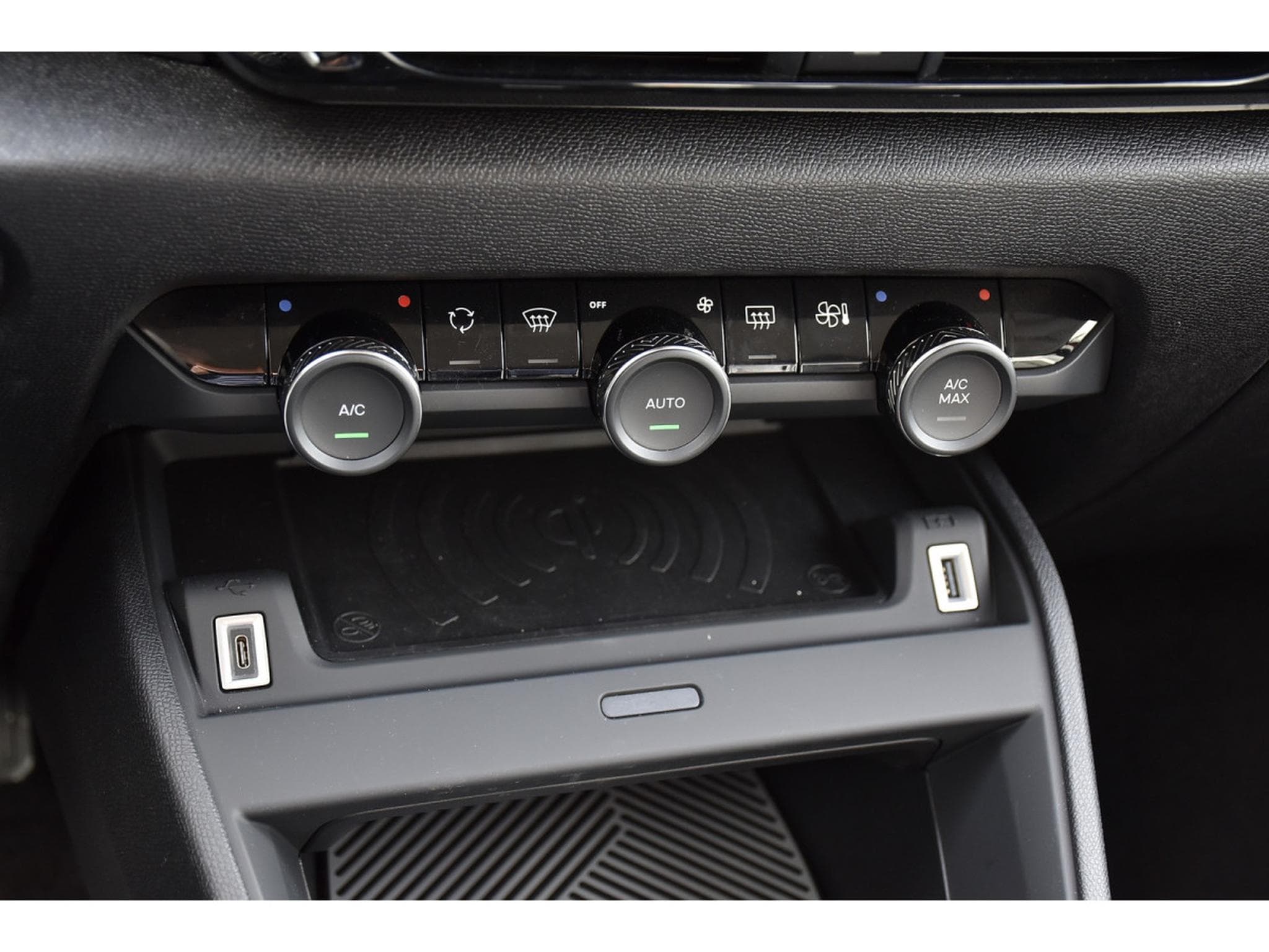 Citroën C4 1.2 MHEV MAX e-DCS6 ACC SIDE LANE HUD CAM360 1° MAIN (2025) - Foto 21