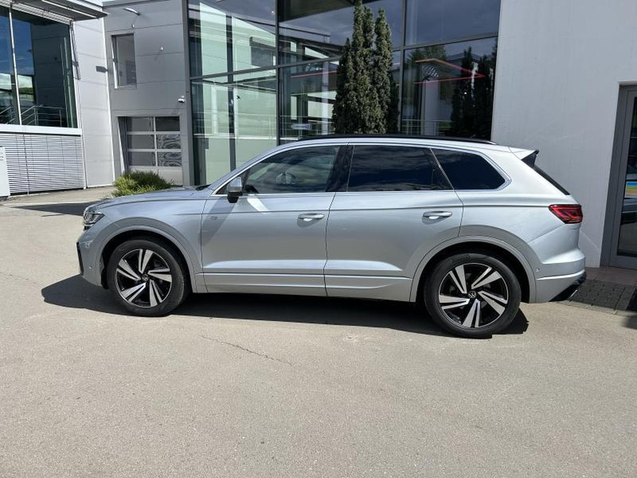 VW Touareg III R-Line (2025) - Photo 4