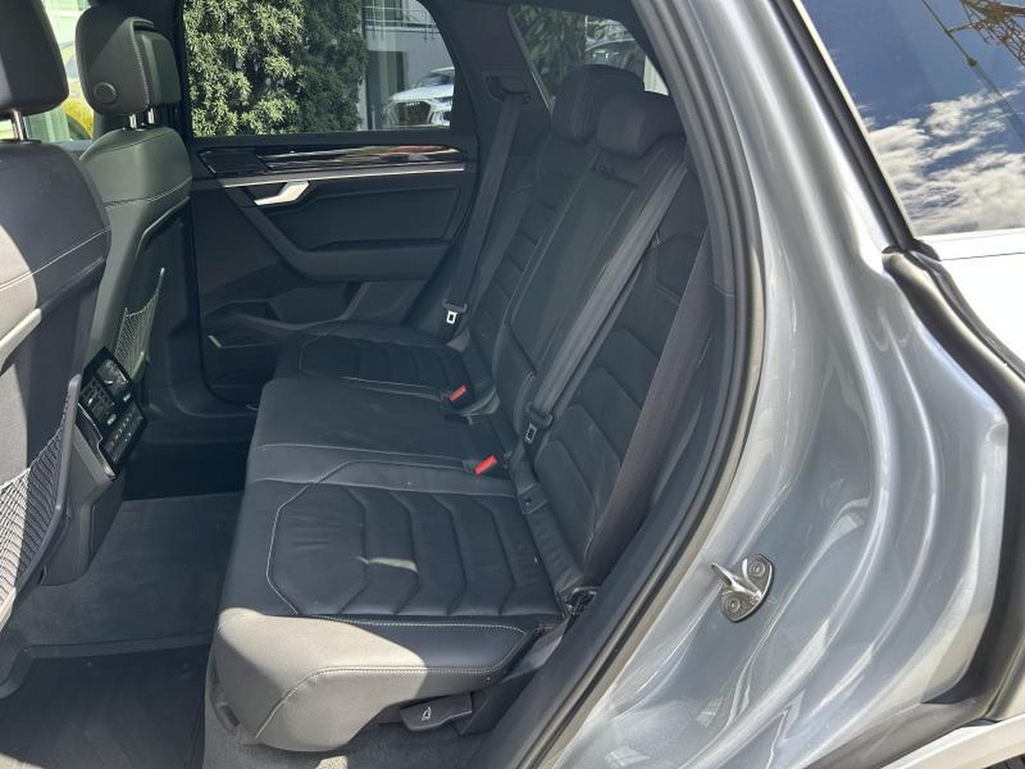 VW Touareg III R-Line (2025) - Photo 9