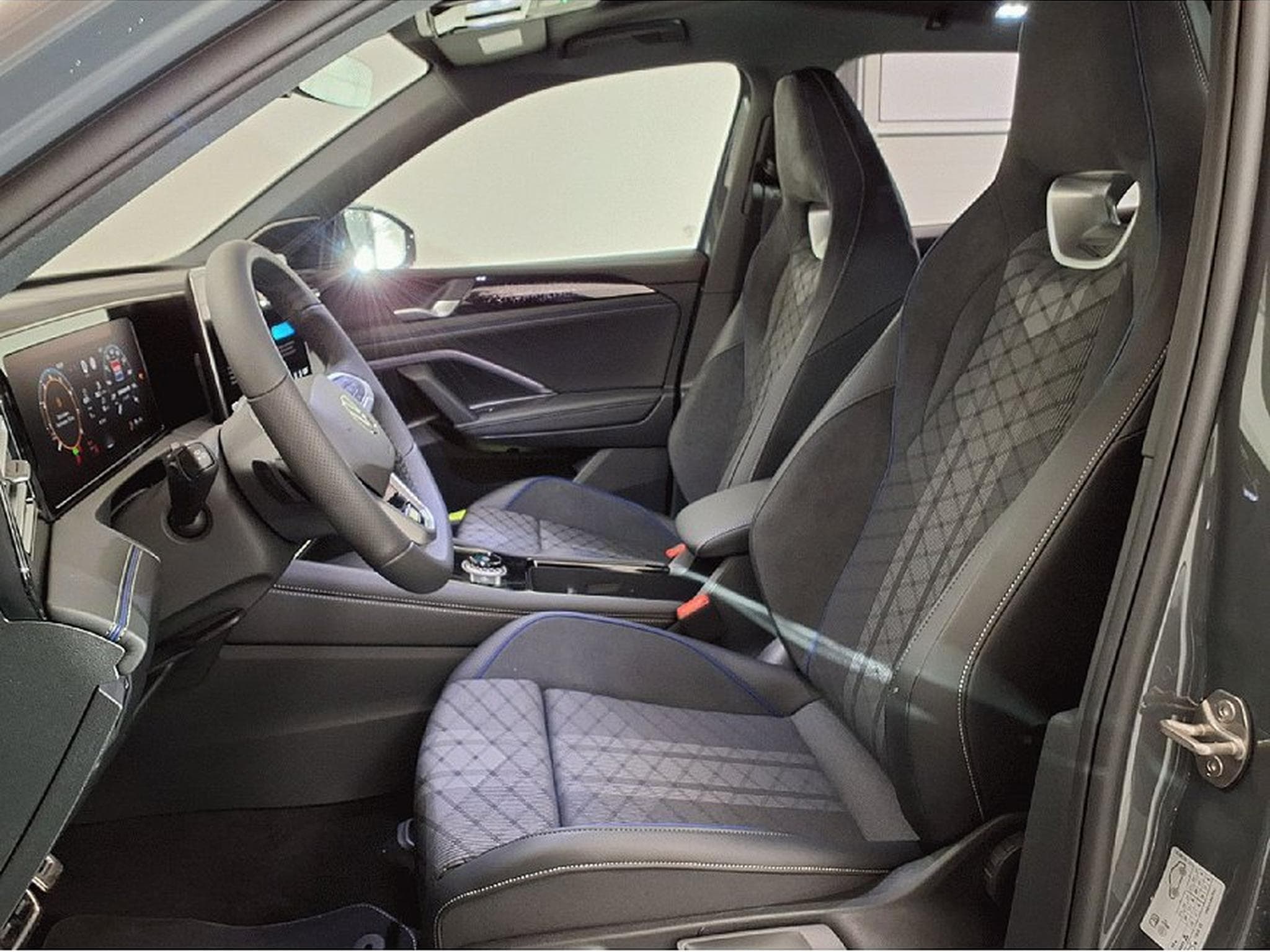 VW Tiguan (2023) - Photo 9