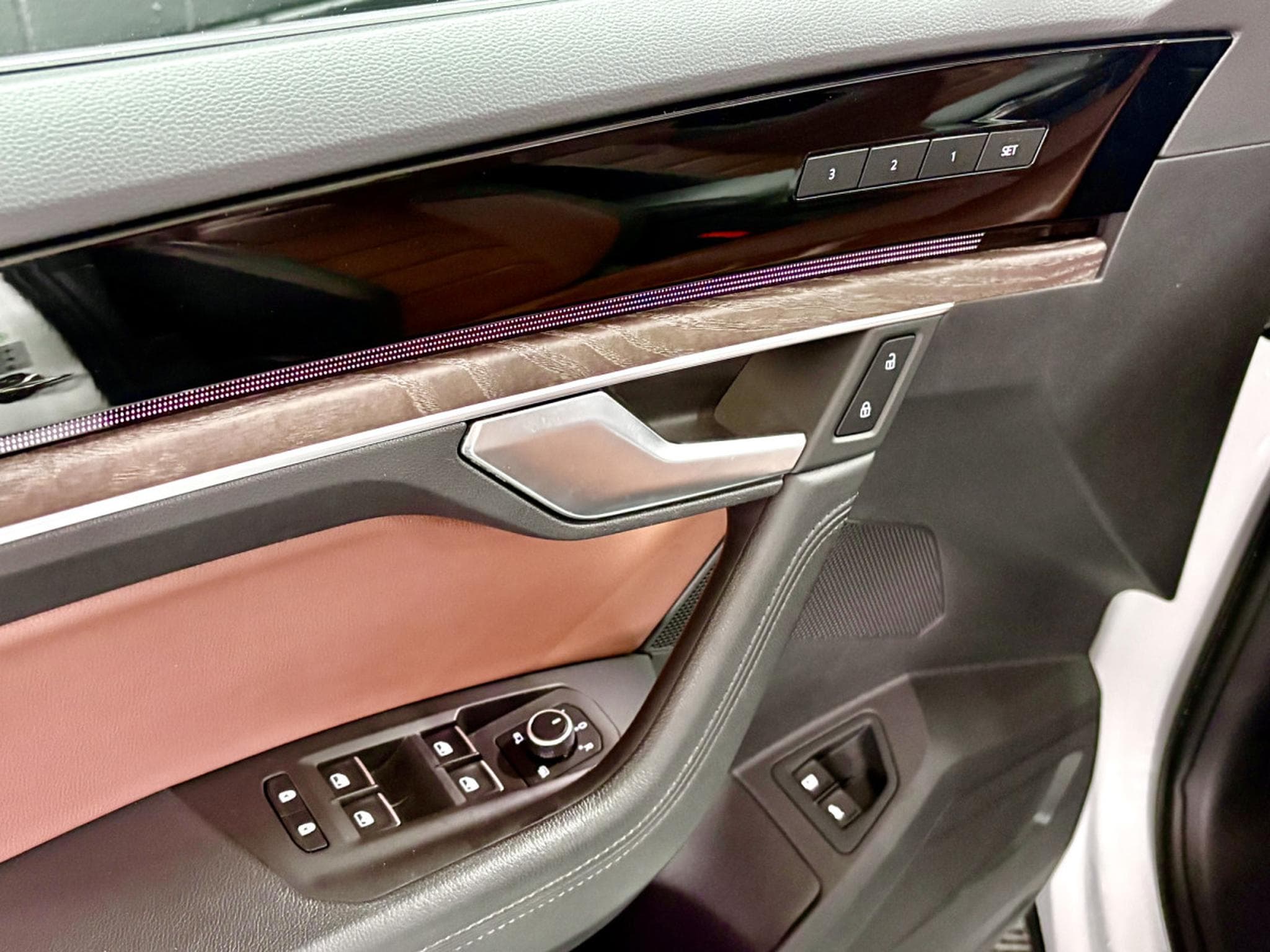 VW Touareg 3.0 TSi V6 PHEV 4MOTION 381 CV  * MATRIX *PANO * CUIR * (2022) - Photo 19