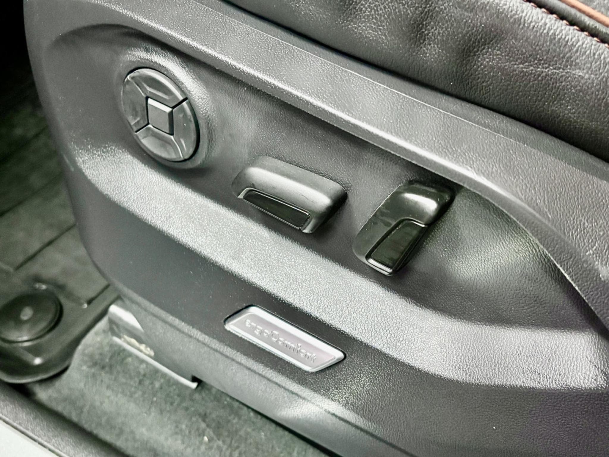 VW Touareg 3.0 TSi V6 PHEV 4MOTION 381 CV  * MATRIX *PANO * CUIR * (2022) - Photo 9