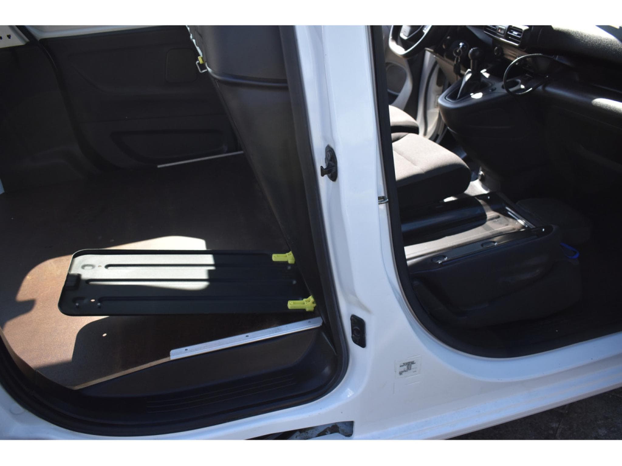 Peugeot Partner 1,5 HDi maxi 3places 42000km (2021) - Photo 18