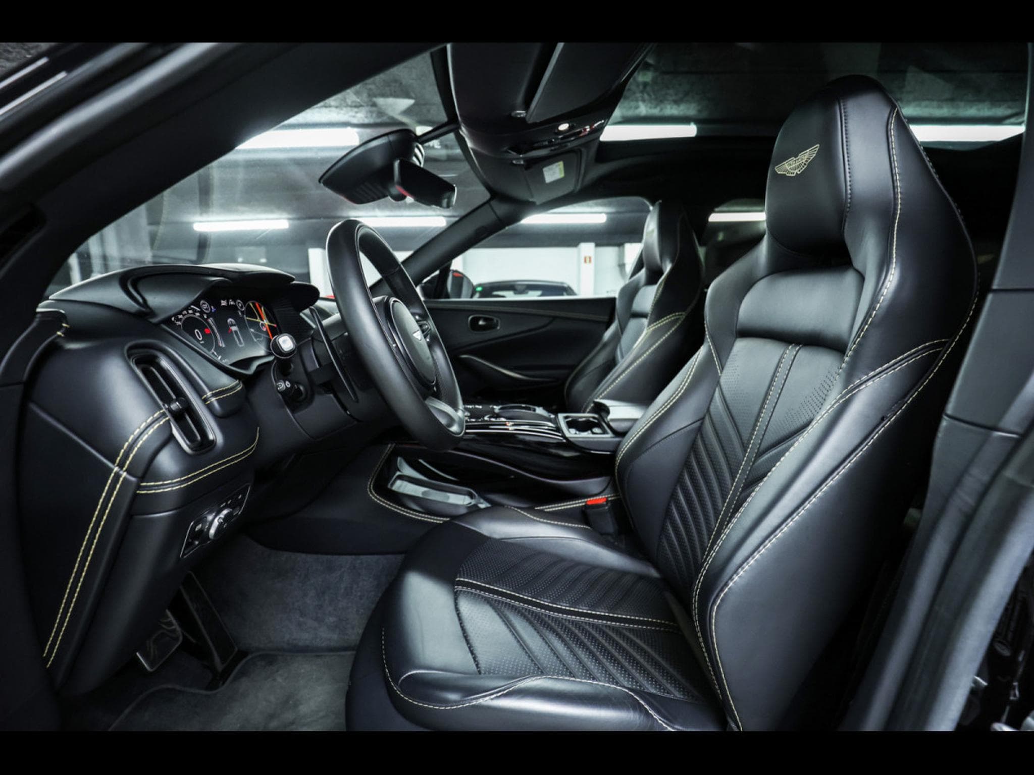Aston-Martin DBX 707 4.0 V8 - ONYX BLACK METALLIC (2023) - Photo 11