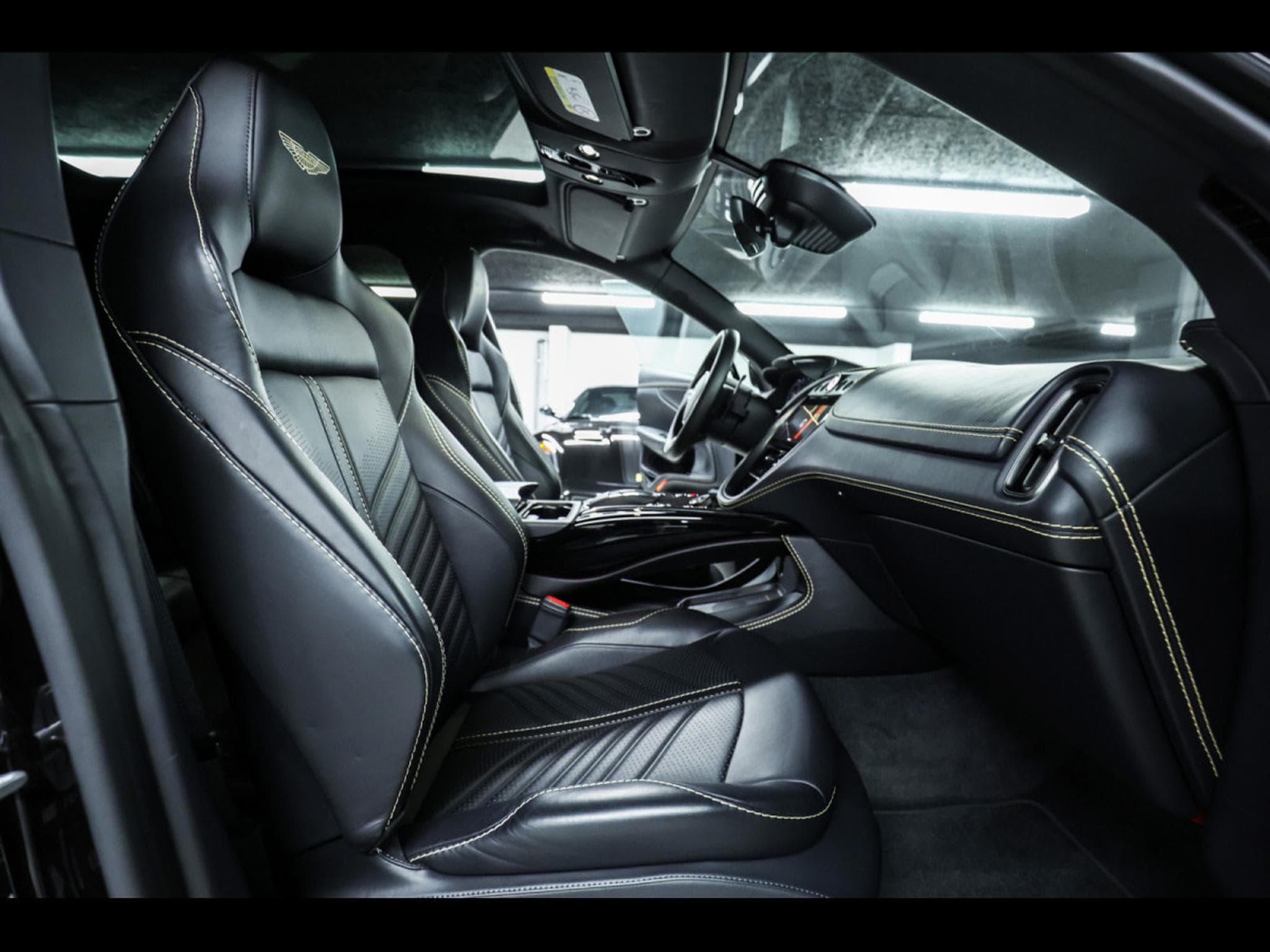 Aston-Martin DBX 707 4.0 V8 - ONYX BLACK METALLIC (2023) - Photo 13