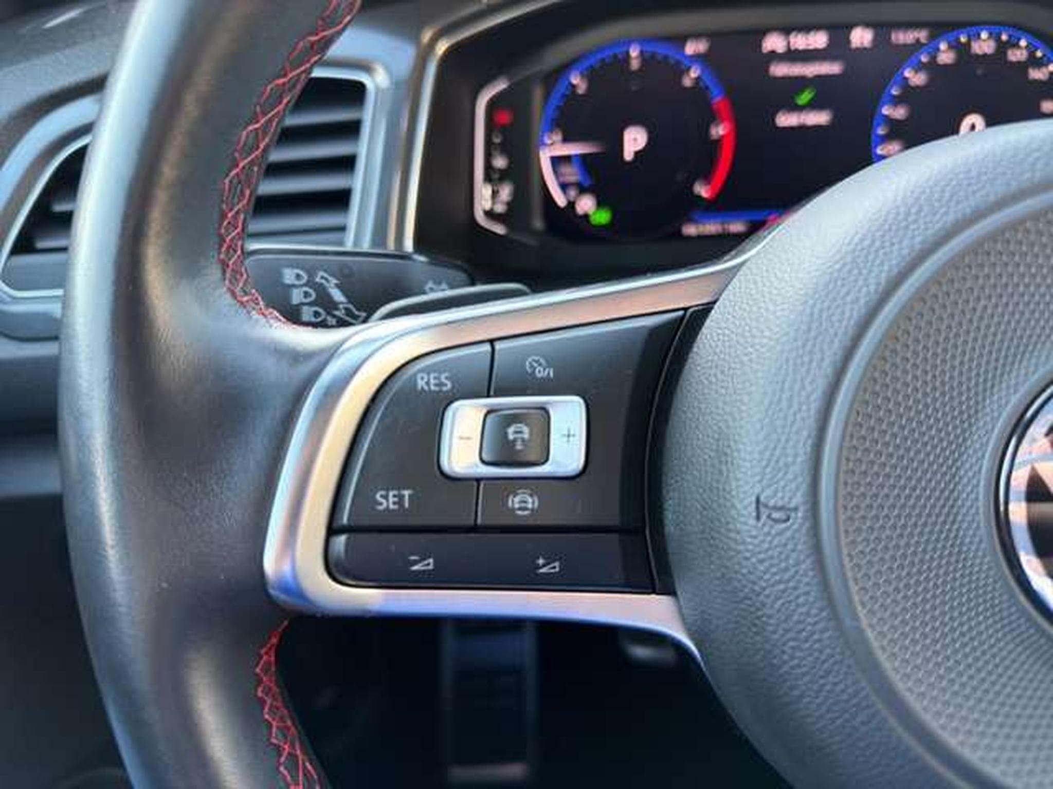 VW T-Roc Sport 4Motion/Navi/Standhzg/ACC/AHK (2021) - Foto 26