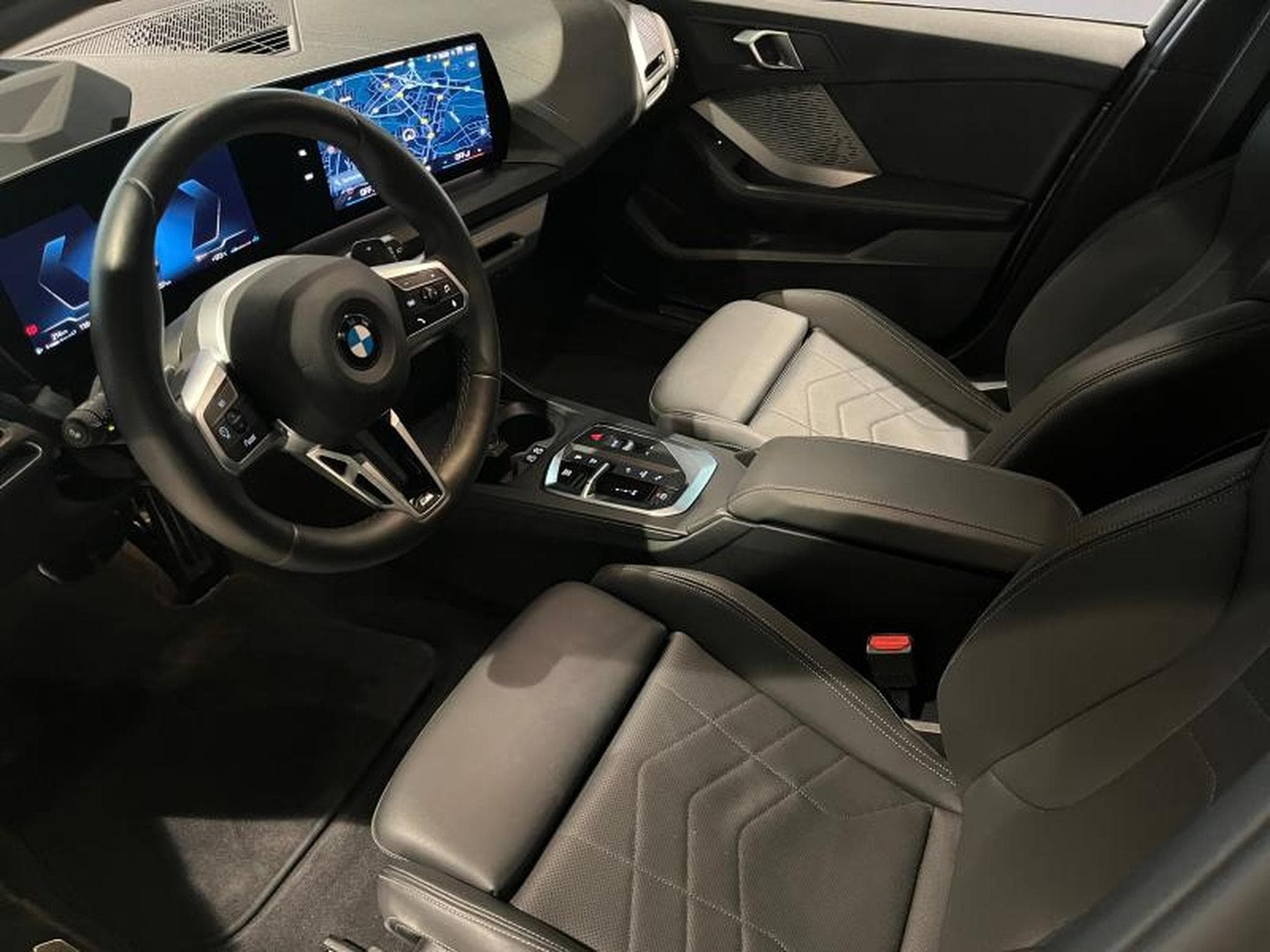 BMW 123 123i xDrive (2025) - Photo 9
