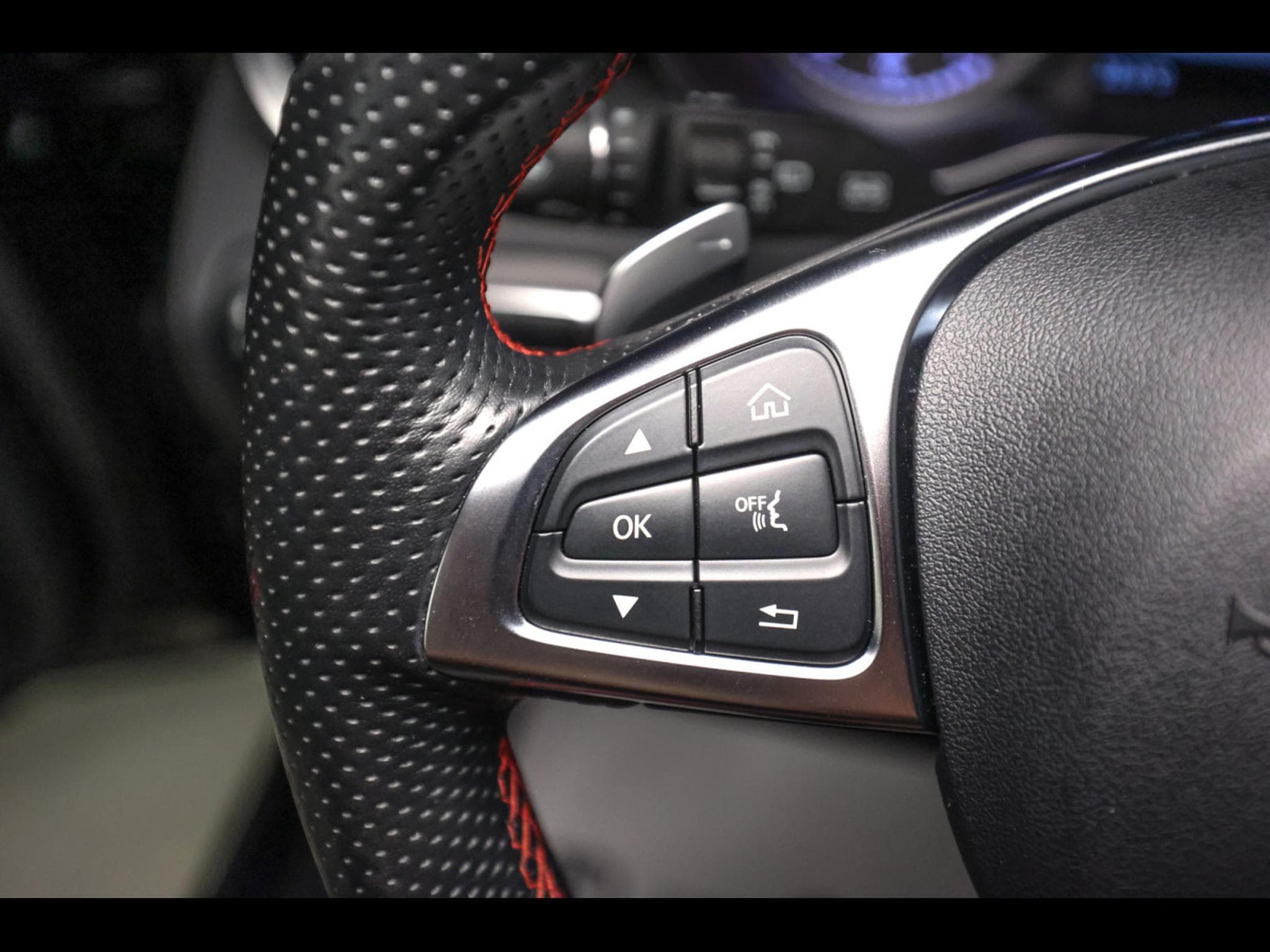 Mercedes GLC 43 AMG 4MATIC BVM9 – PACK NIGHT - CAVANSITBLAU MEATALLIC (2018) - Foto 25