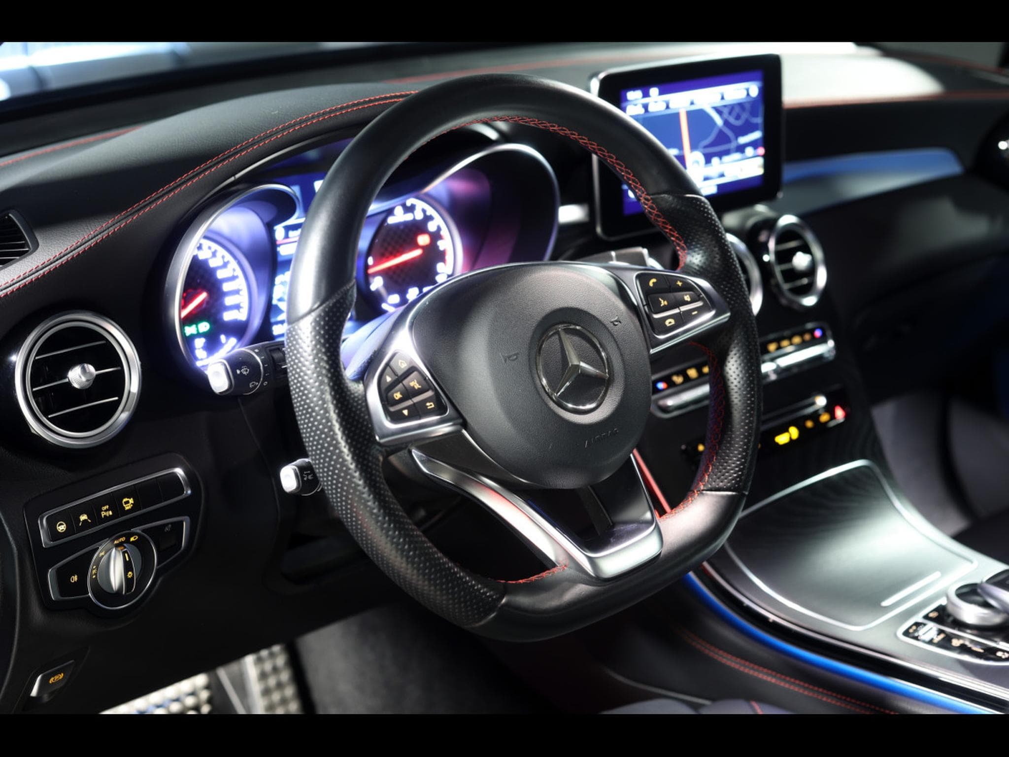 Mercedes GLC 43 AMG 4MATIC BVM9 – PACK NIGHT - CAVANSITBLAU MEATALLIC (2018) - Foto 9