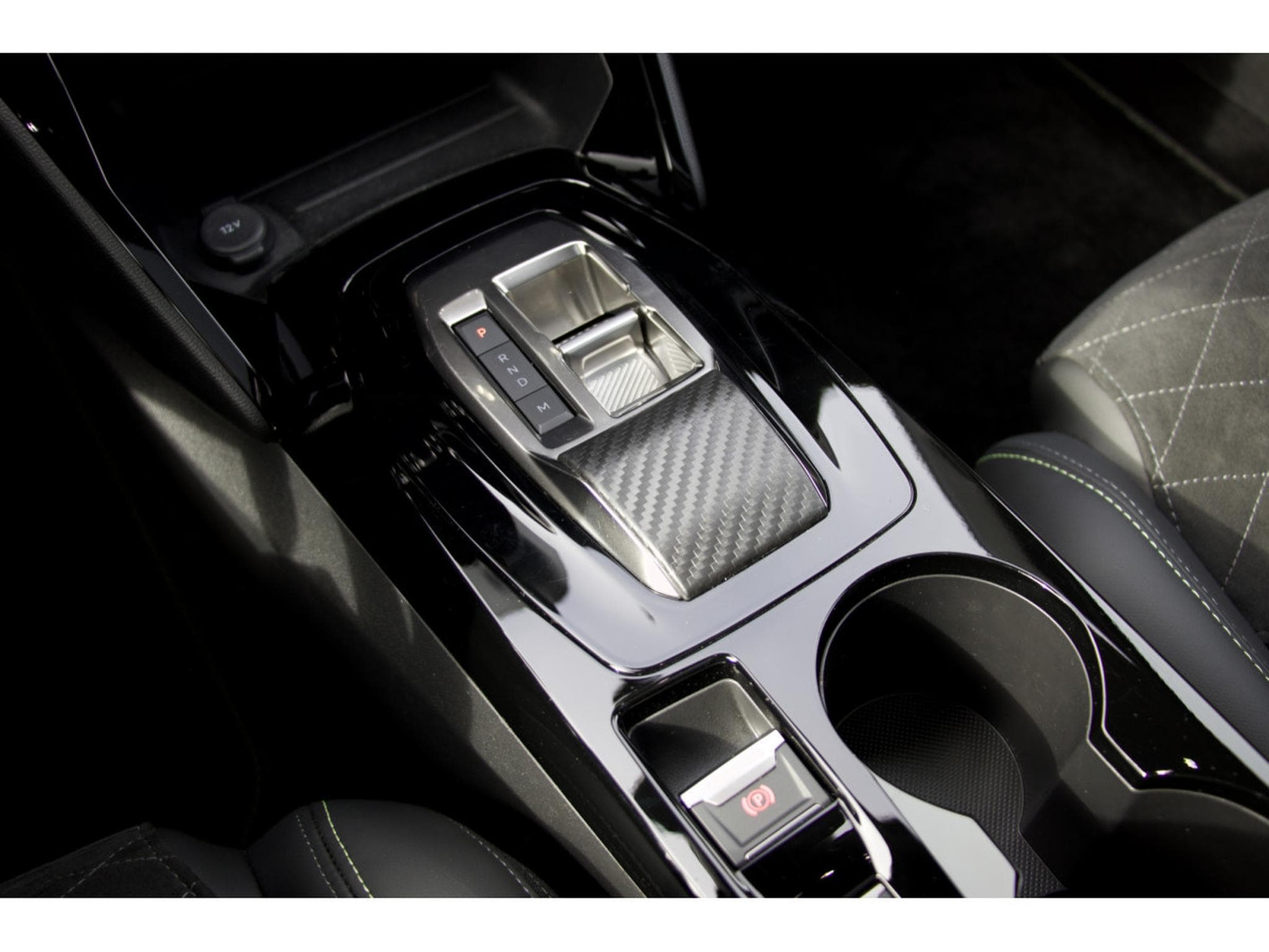 Peugeot 2008 BlueHDi EAT8 GT ACC AHK Panorama (2023) - Foto 11