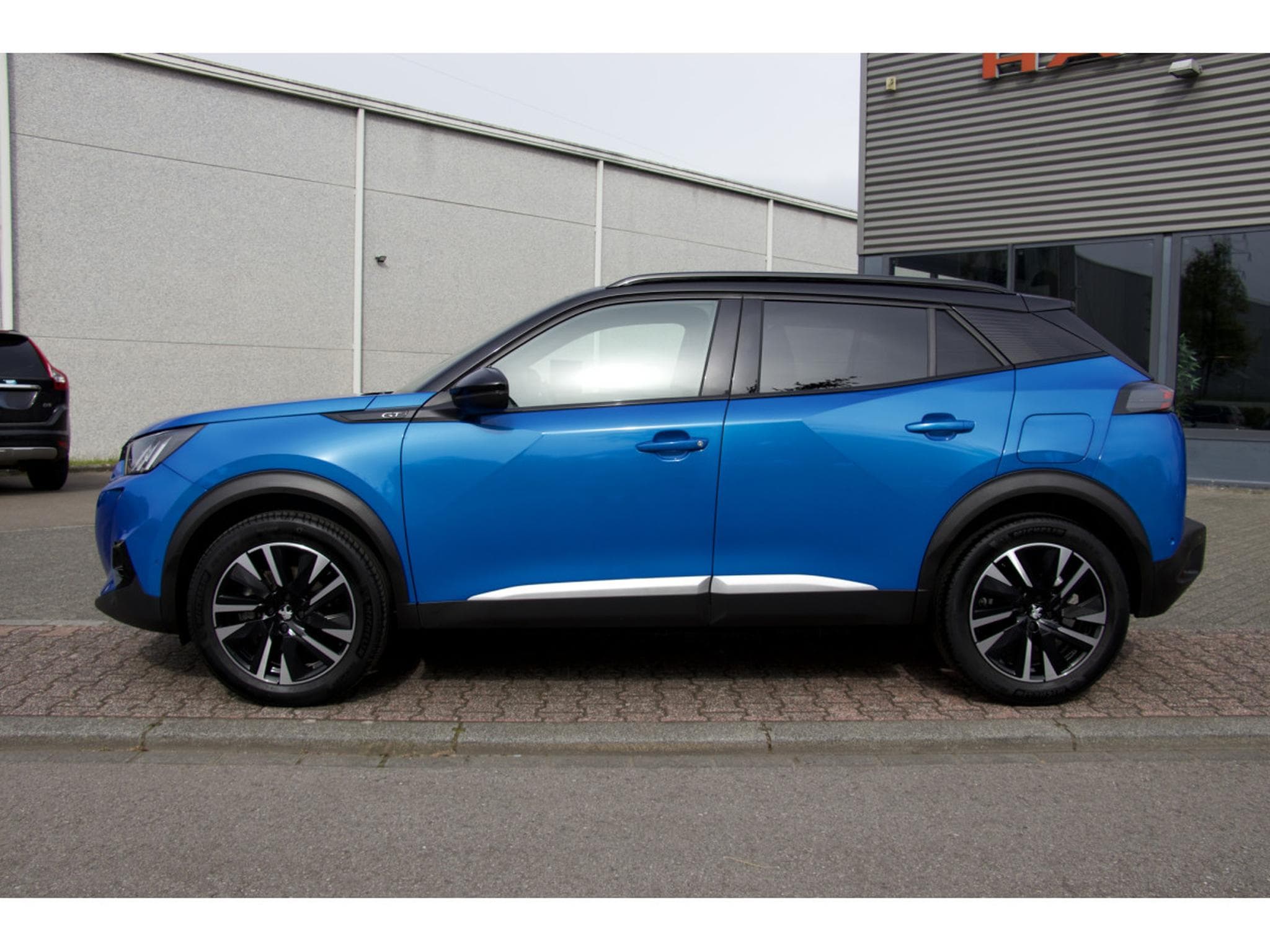 Peugeot 2008 BlueHDi EAT8 GT ACC AHK Panorama (2023) - Foto 2