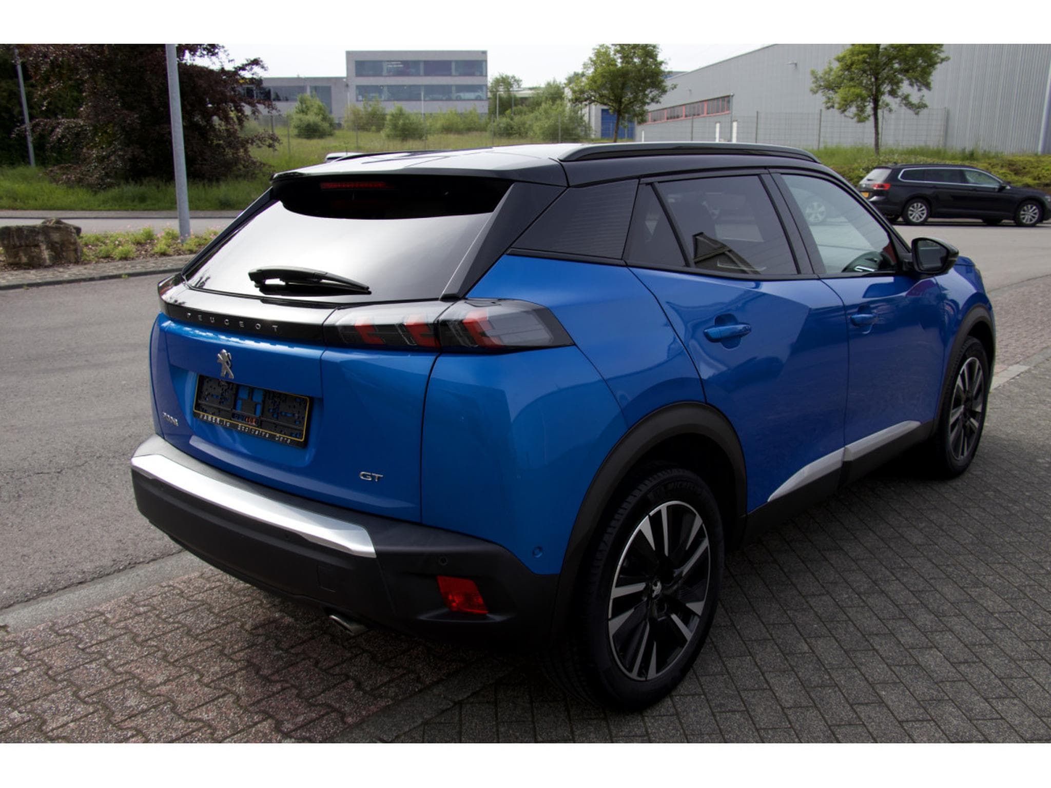 Peugeot 2008 BlueHDi EAT8 GT ACC AHK Panorama (2023) - Foto 4