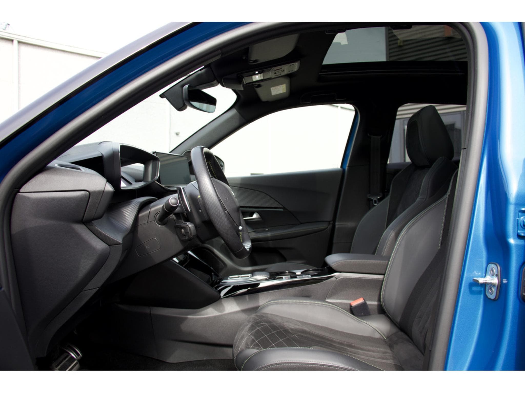 Peugeot 2008 BlueHDi EAT8 GT ACC AHK Panorama (2023) - Foto 5