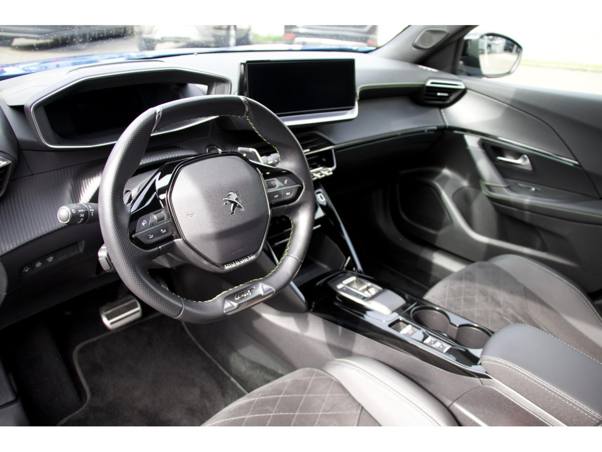Peugeot 2008 BlueHDi EAT8 GT ACC AHK Panorama (2023) - Foto 7