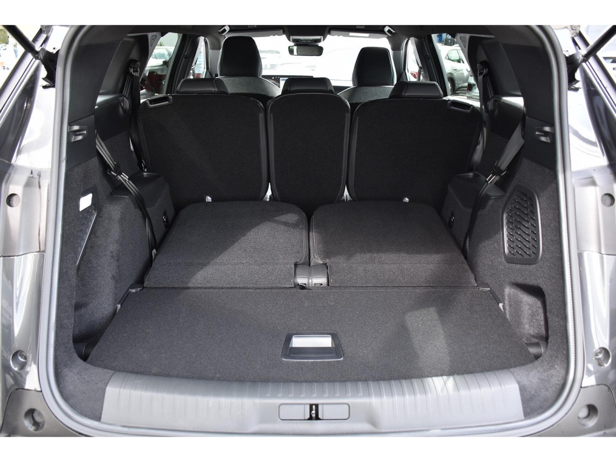Peugeot 5008 Hybrid 145 Allure e-DCS6 ACC CAM360 JA19 NEUF (2026) - Photo 24