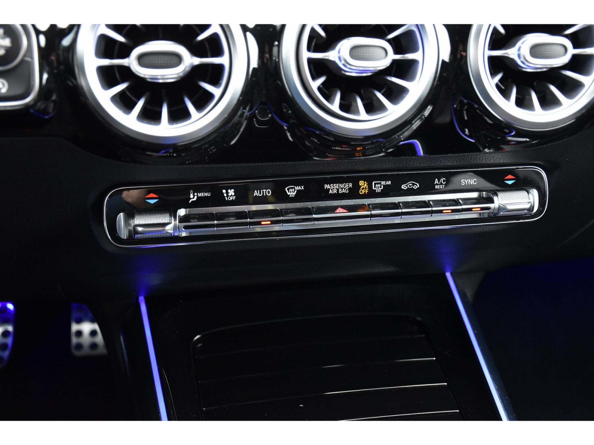 Mercedes GLA 200 CDI AMG Line 8G-Tronic GPS LANE SIDE CAM KEYLESS 1° MAIN (2021) - Photo 17