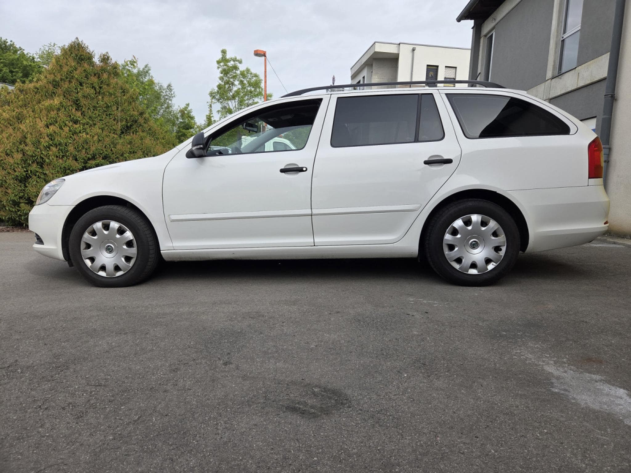 Skoda Octavia Combi 1.6 Tdi 105 CV Garantie 12 Mois (2011) - Photo 2