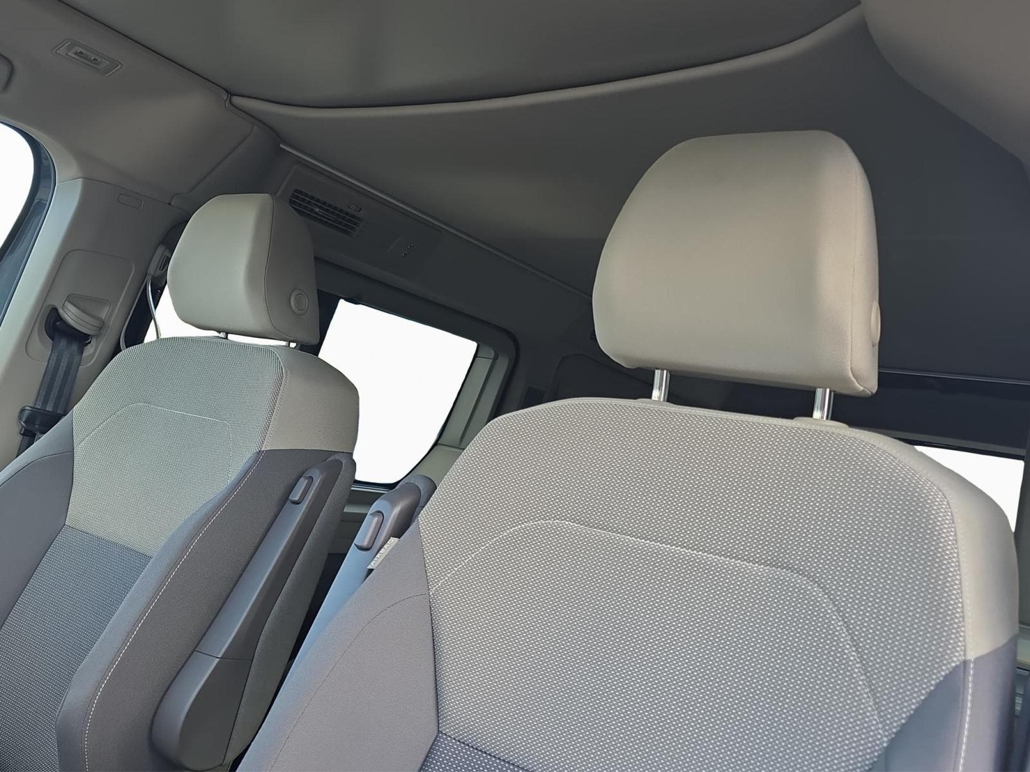 VW California Coast (2026) - Photo 15