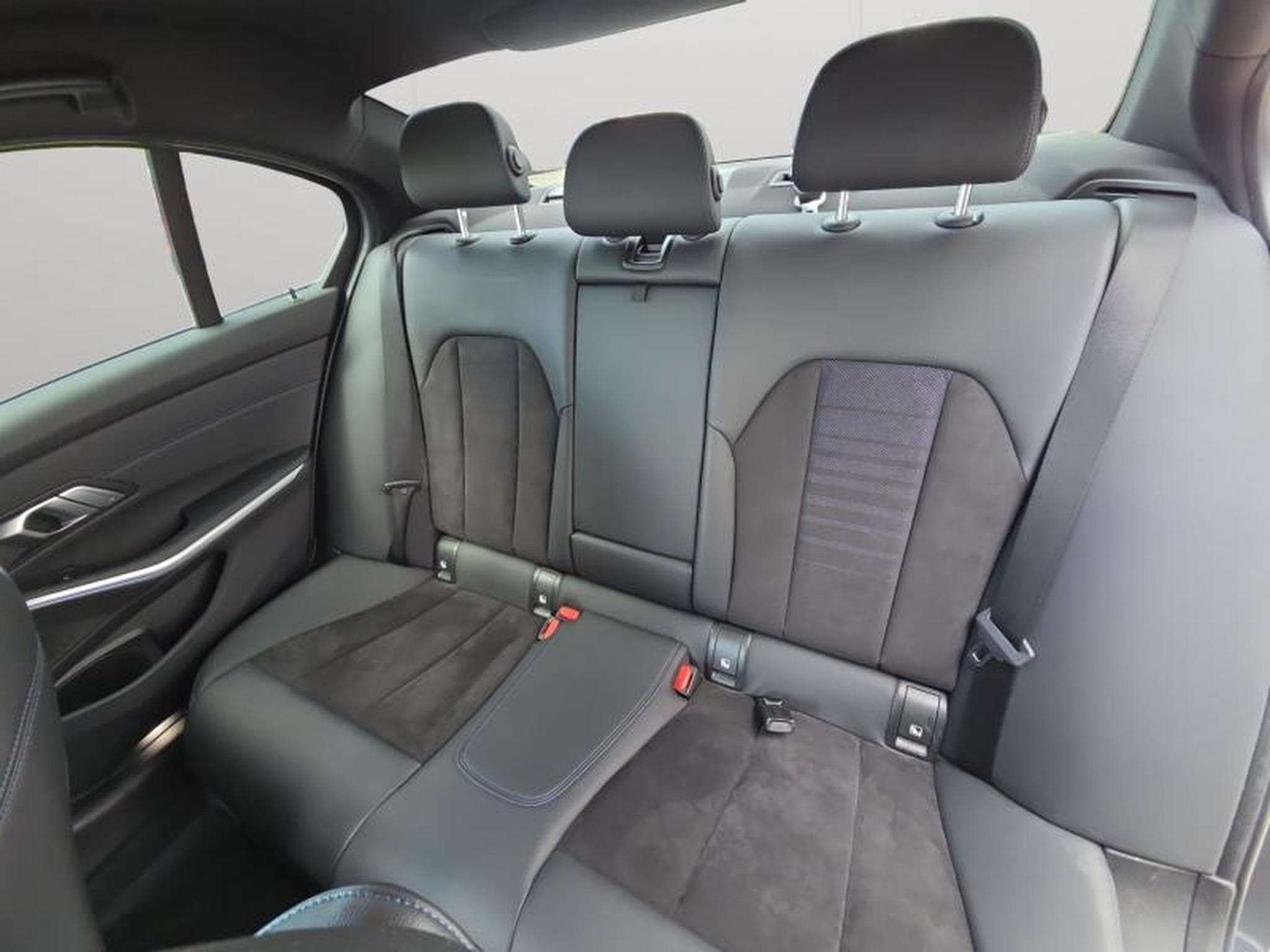 BMW 320 I Pack M / Essence (2020) - Photo 13