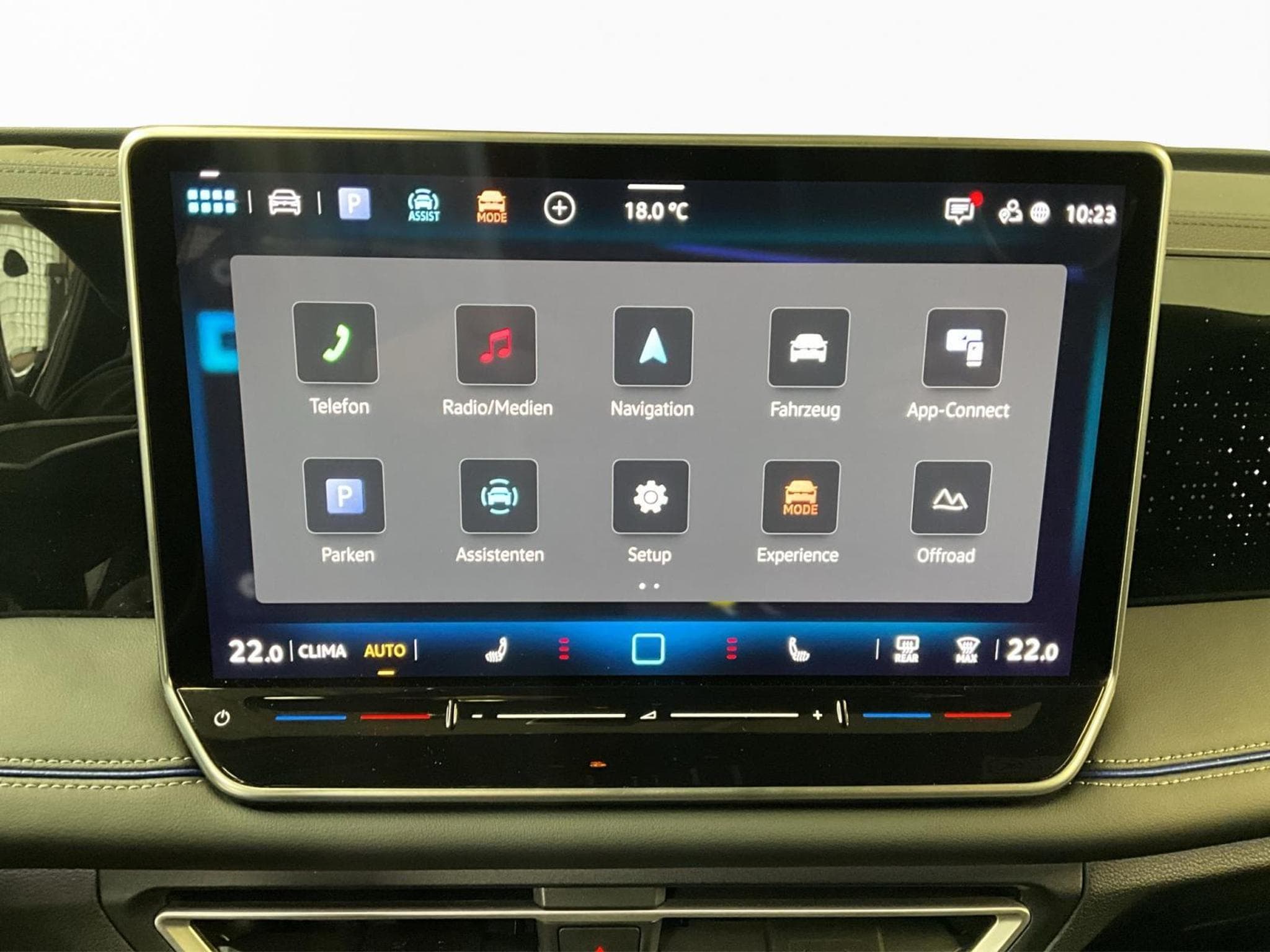 VW Tiguan R-Line+DSG+4x4+AHK+P.Info (2024) - Photo 13