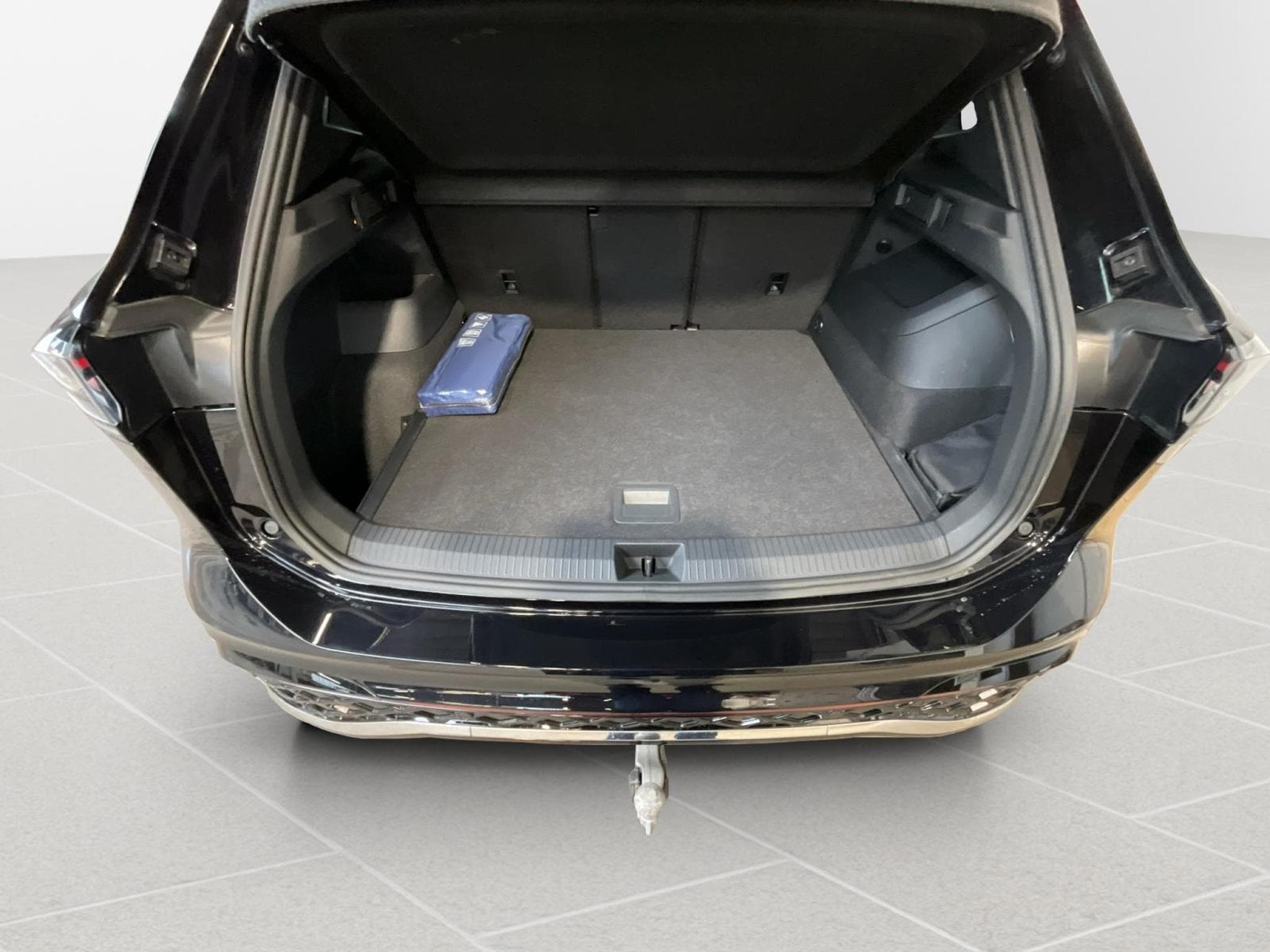 VW Tiguan R-Line+DSG+4x4+AHK+P.Info (2024) - Photo 17