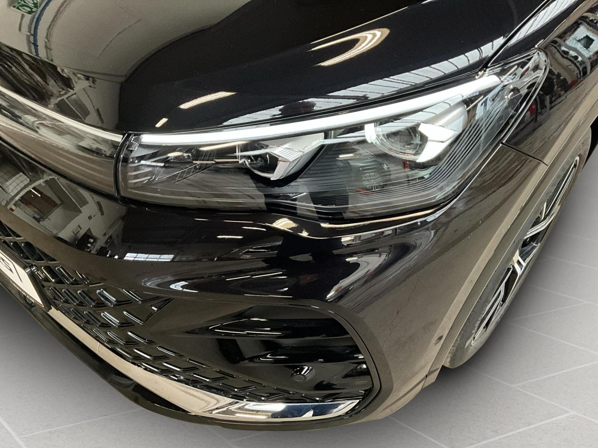 VW Tiguan R-Line+DSG+4x4+AHK+P.Info (2024) - Photo 18