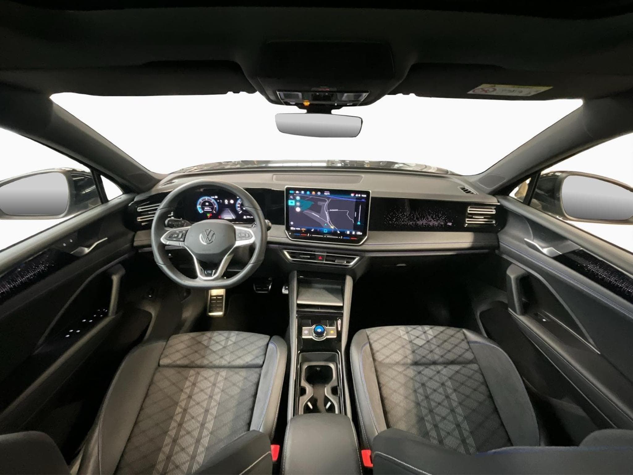VW Tiguan R-Line+DSG+4x4+AHK+P.Info (2024) - Photo 2