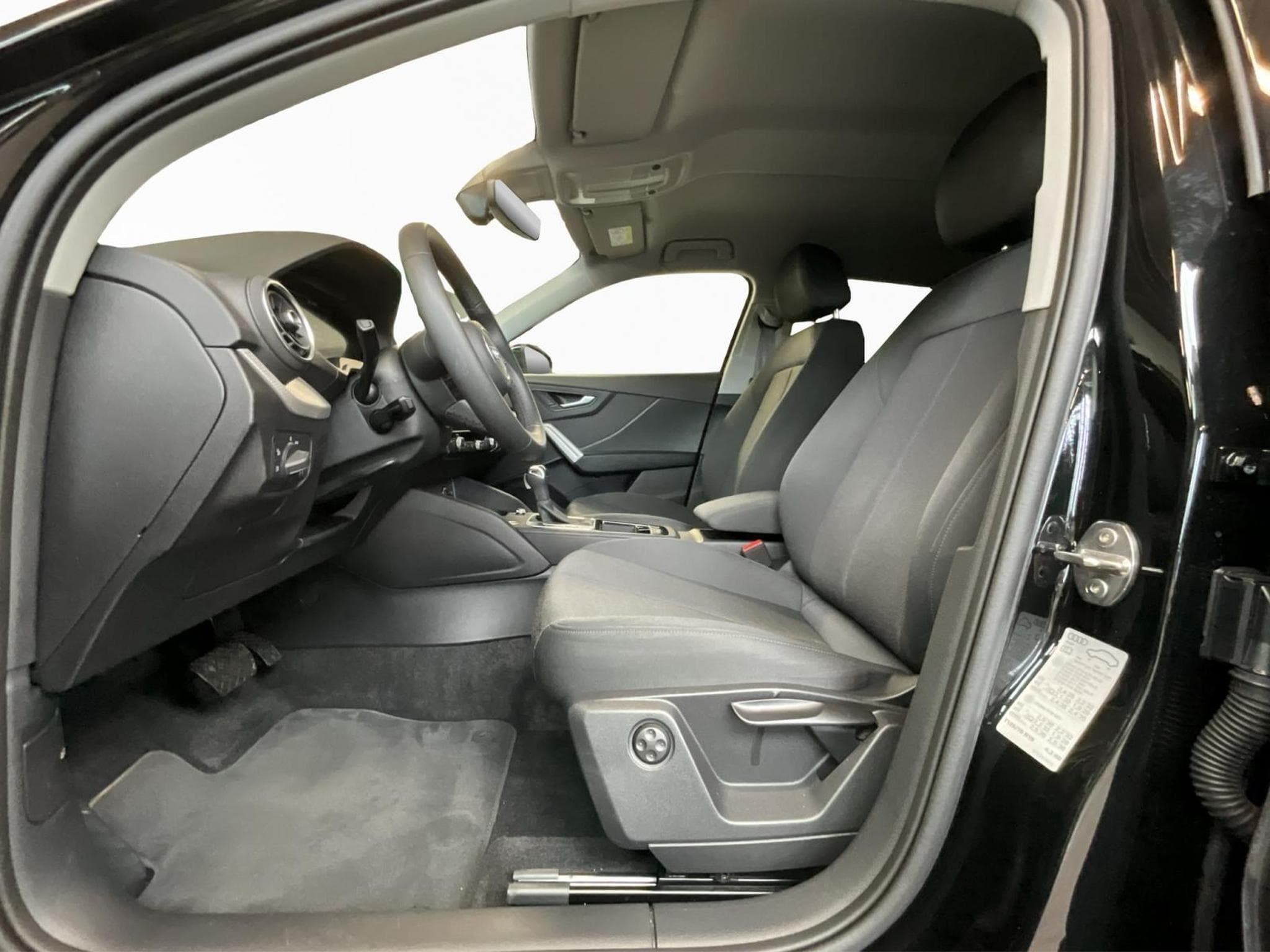 Audi Q2 Advanced+35TFSI+S-Tronic+Matrix-LED+P.Business (2025) - Photo 9