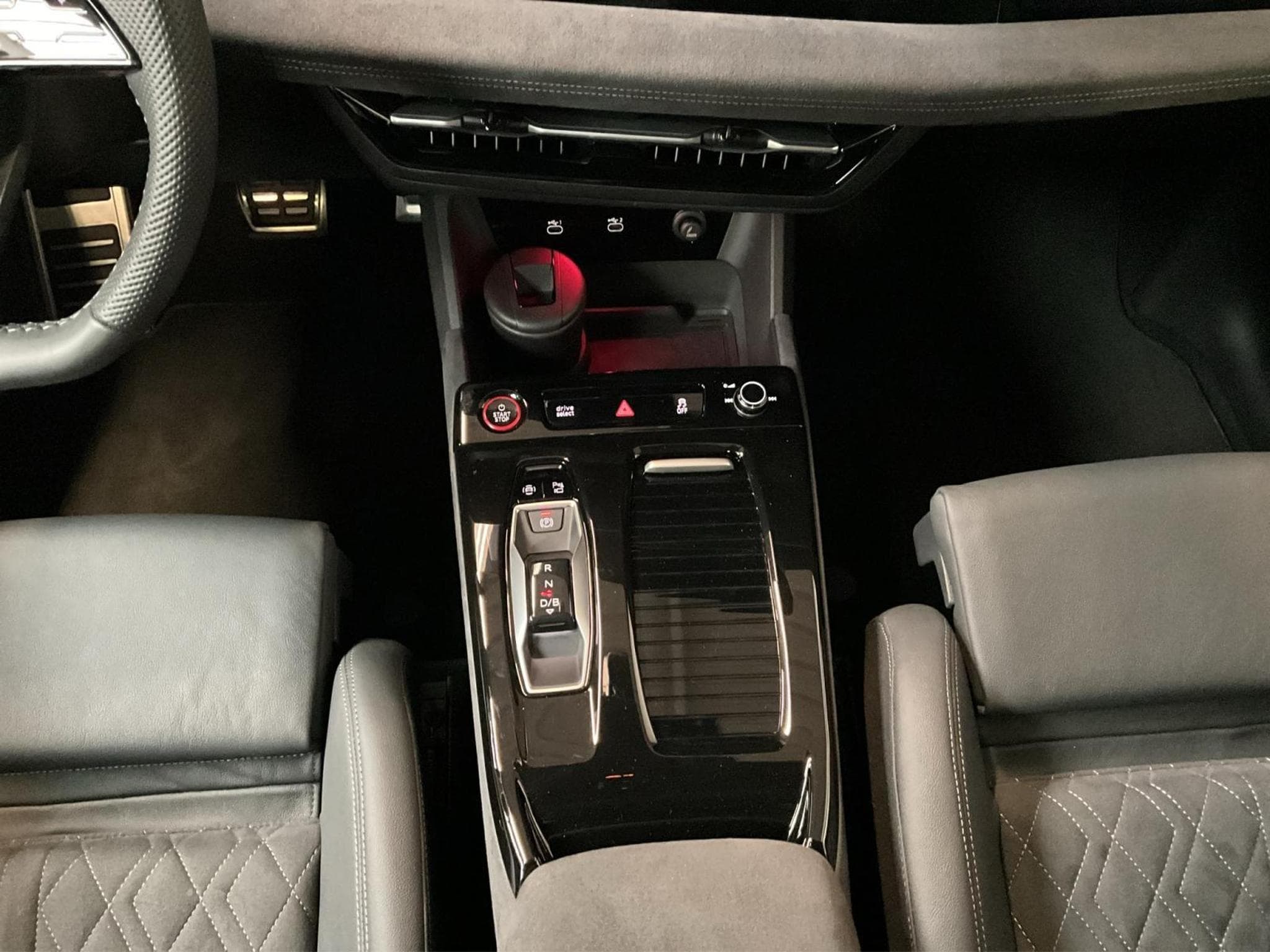 Audi SQ6 e-tron 95kWh+Quattro+P.Premium+MMIexperience (2025) - Photo 12