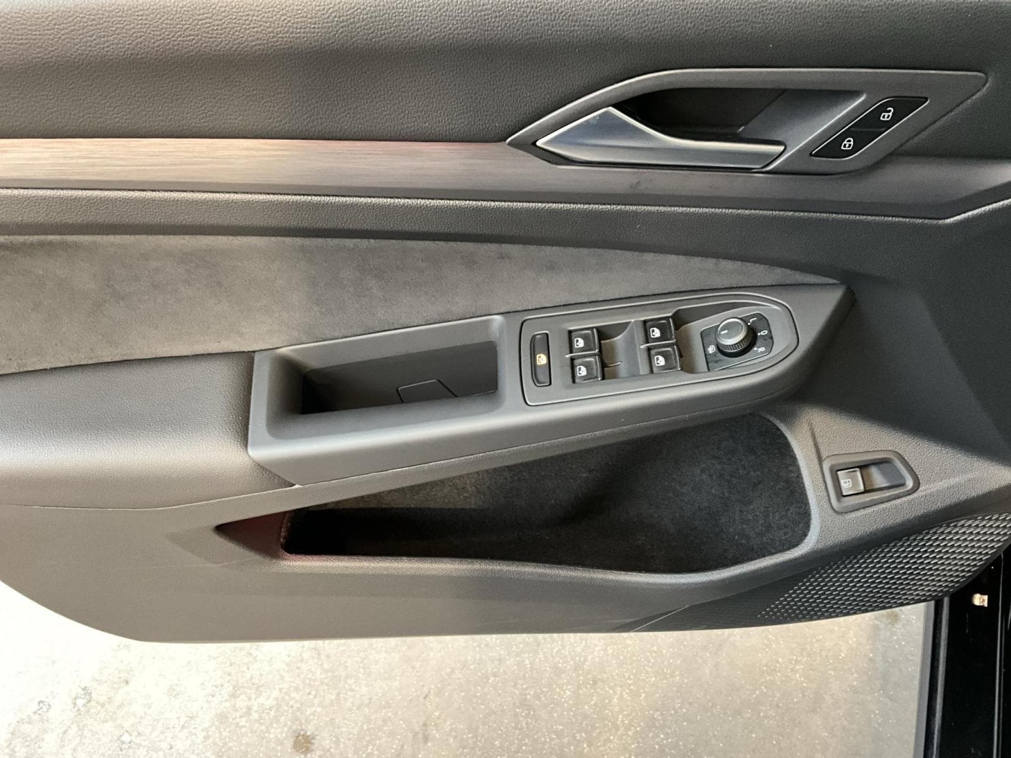 VW Golf Style+DSG+PHEV+Pano+Navi+RearView (2022) - Photo 10