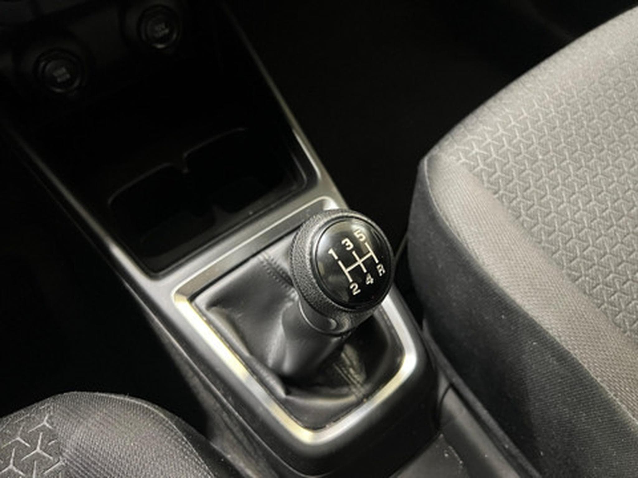 Suzuki Swift 1.0 Grand Luxe + (2017) - Photo 17