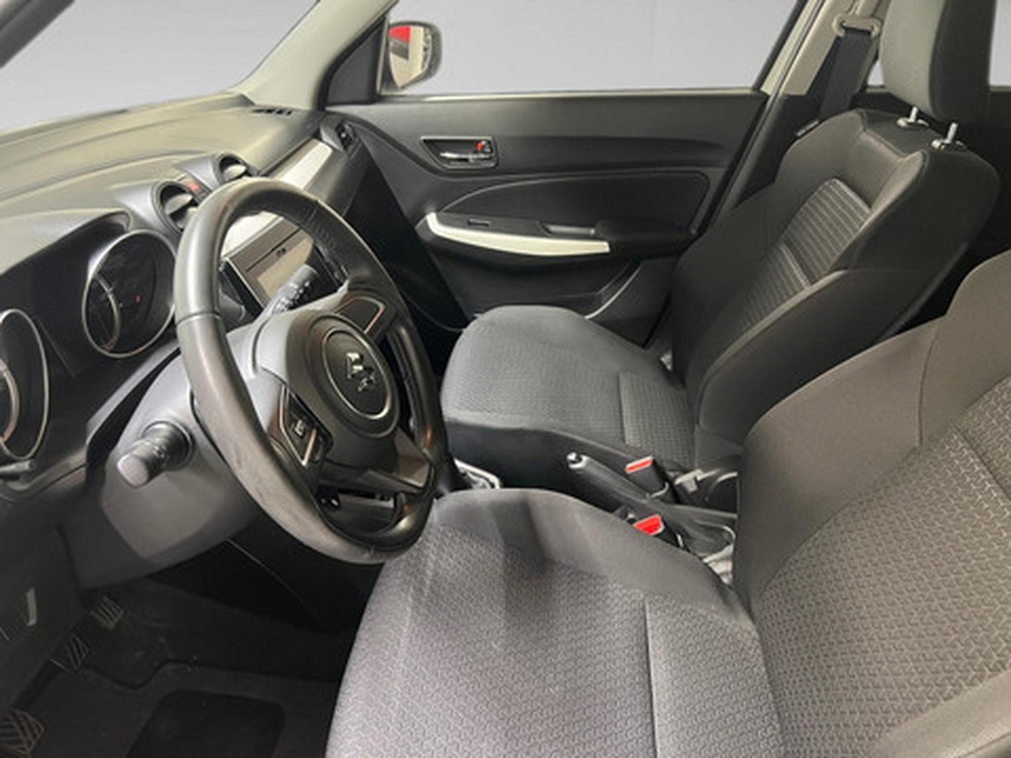 Suzuki Swift 1.0 Grand Luxe + (2017) - Photo 5