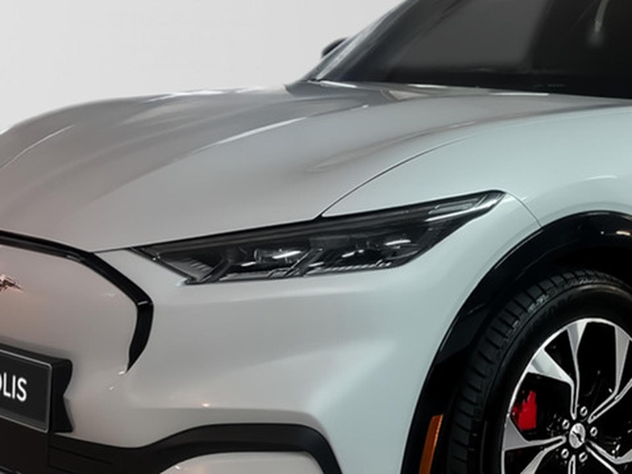 Ford Mustang Mach-E AWD (2022) - Photo 21